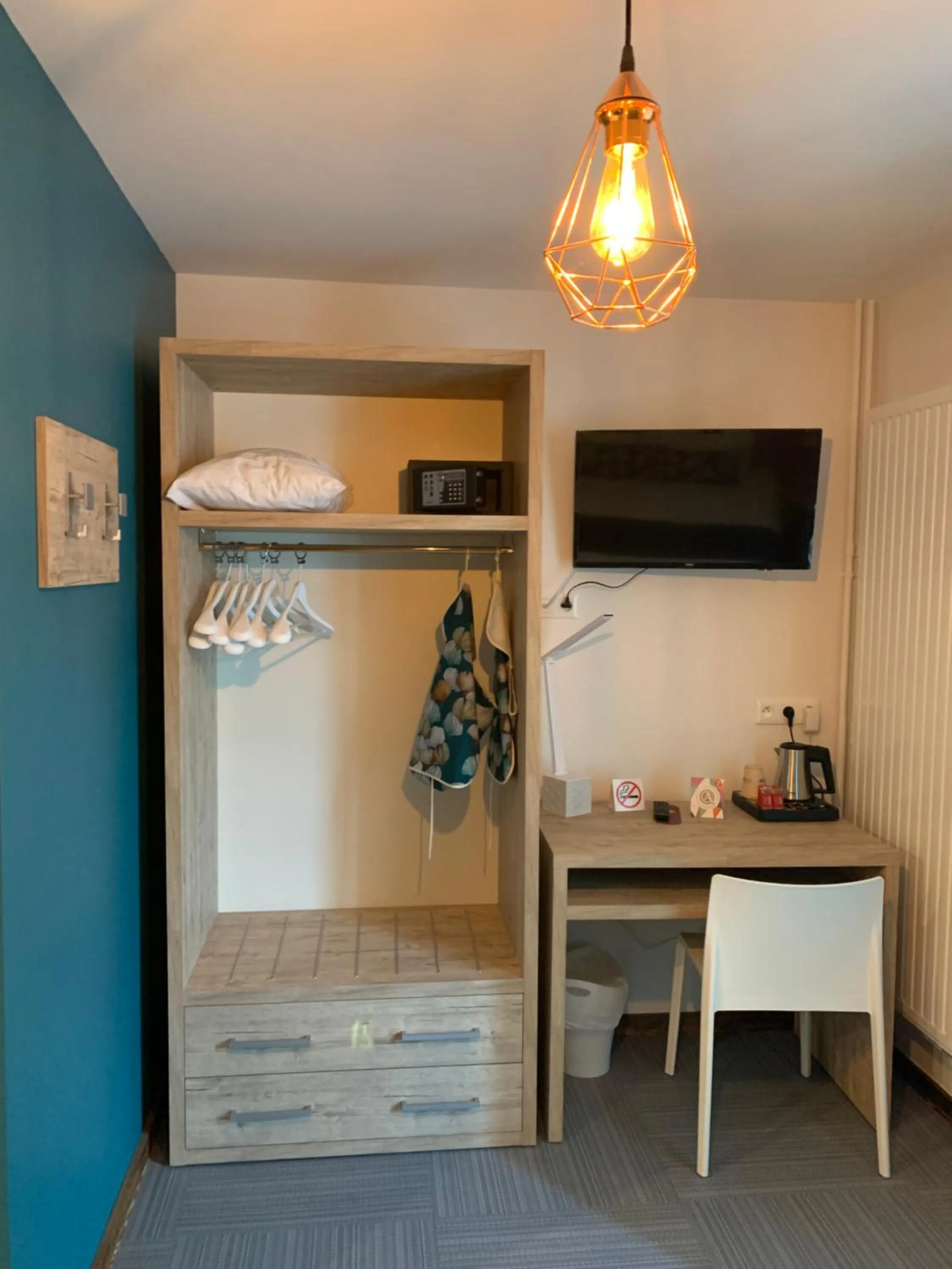 TV and multimedia in Hôtel Lacour