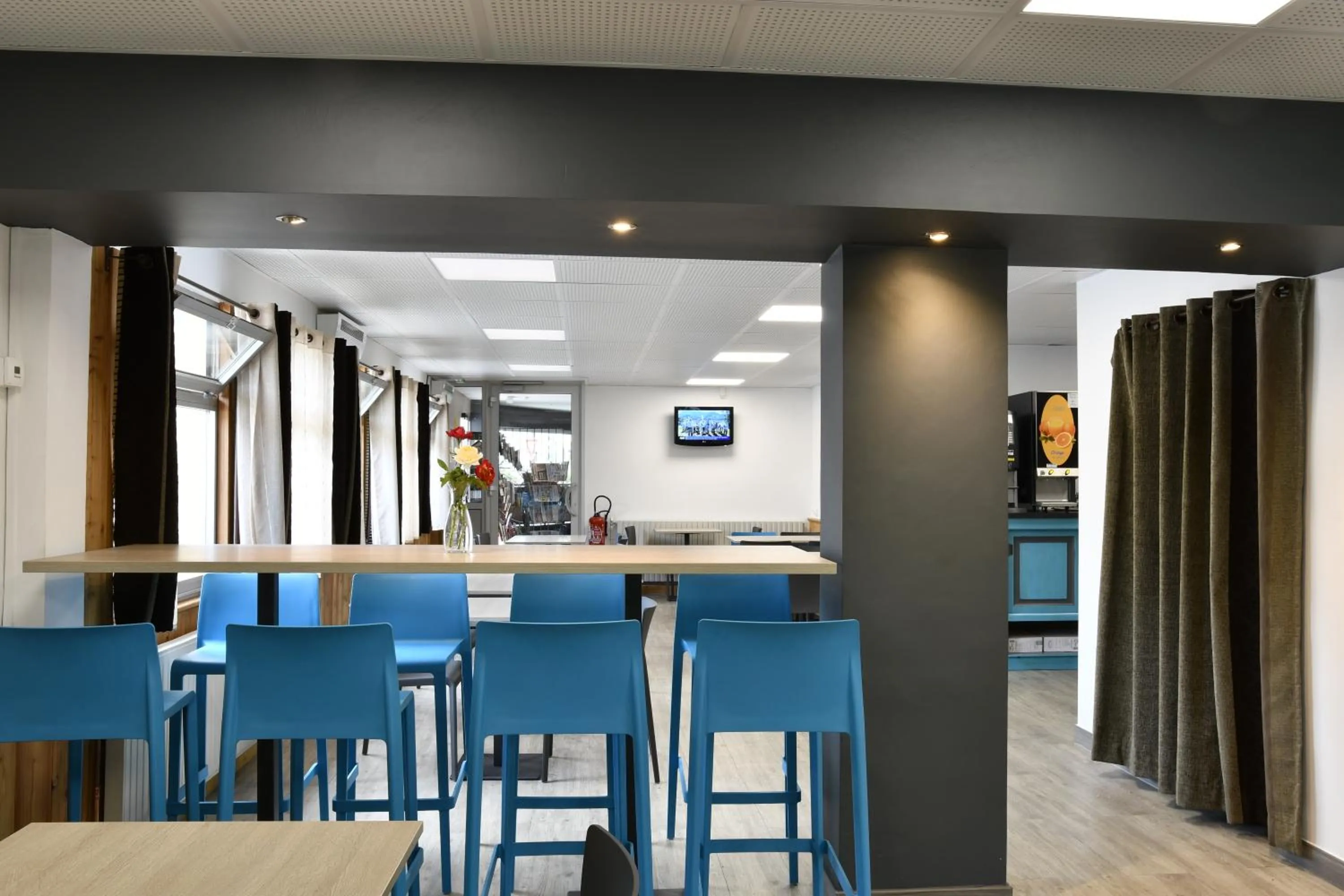 Restaurant/places to eat in Hôtel Lacour