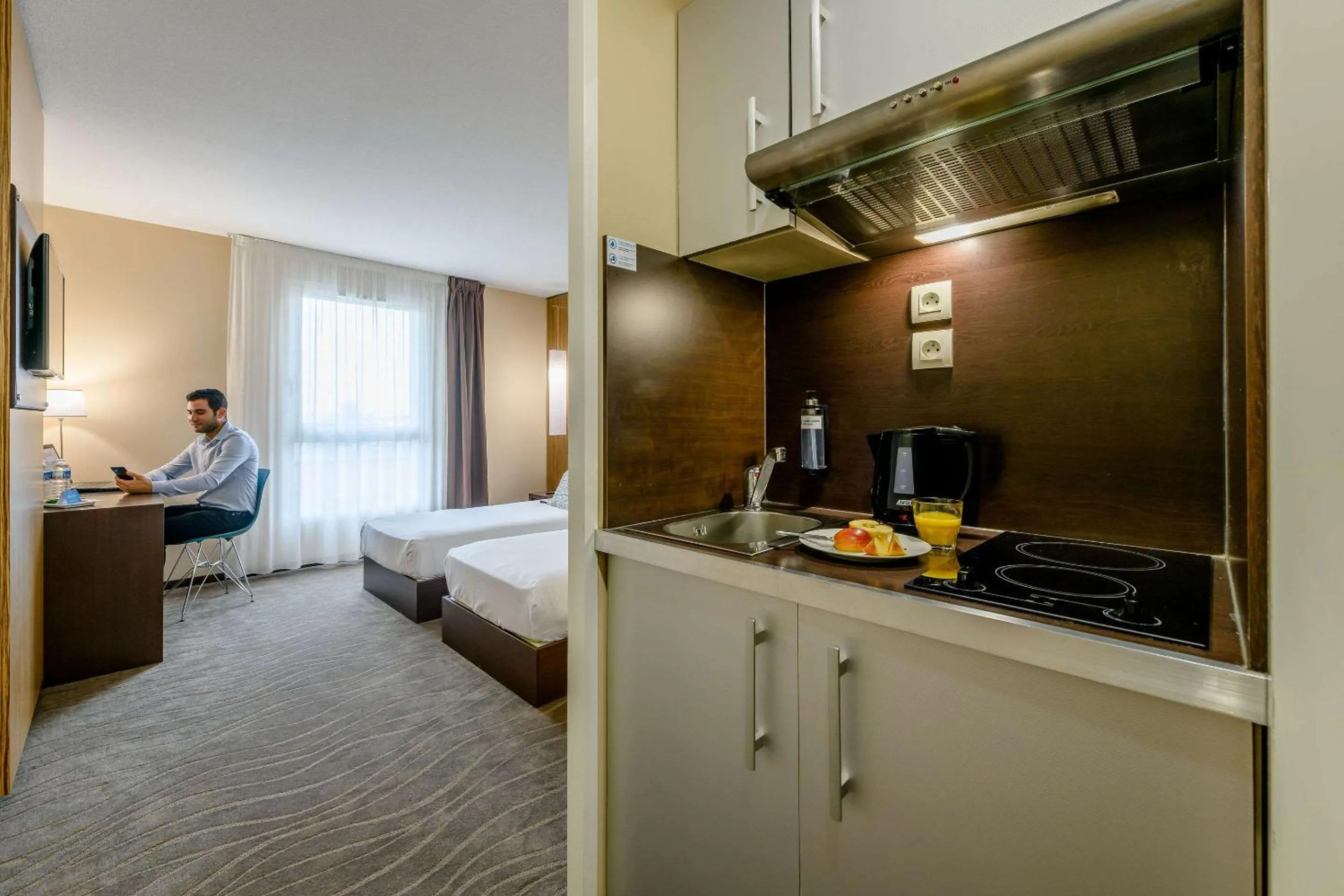 Bedroom, Bed in Comfort Aparthotel Bordeaux Begles Arena