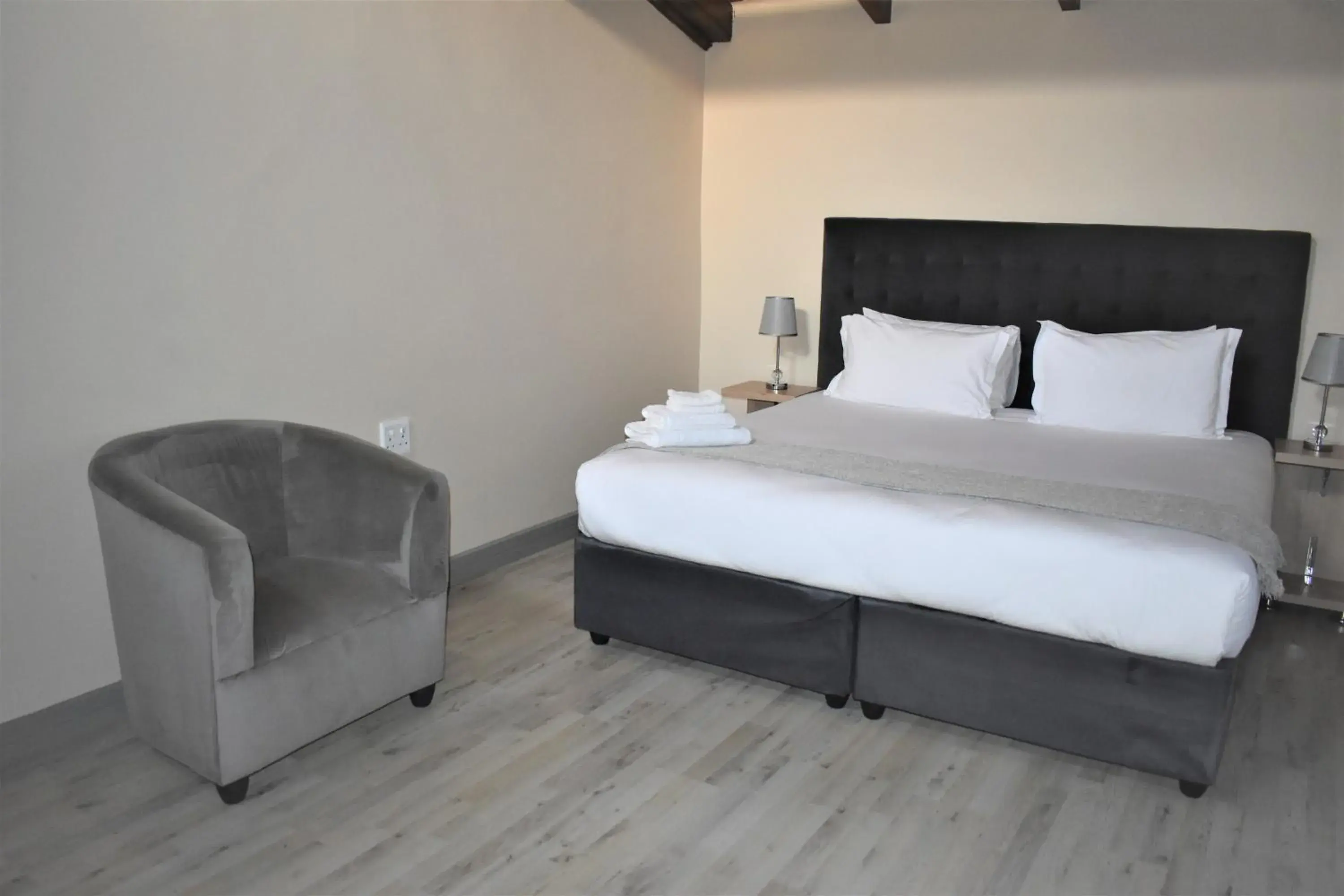 Bedroom, Bed in Prime Hotel Bedroom, Bed in Prime Hotel