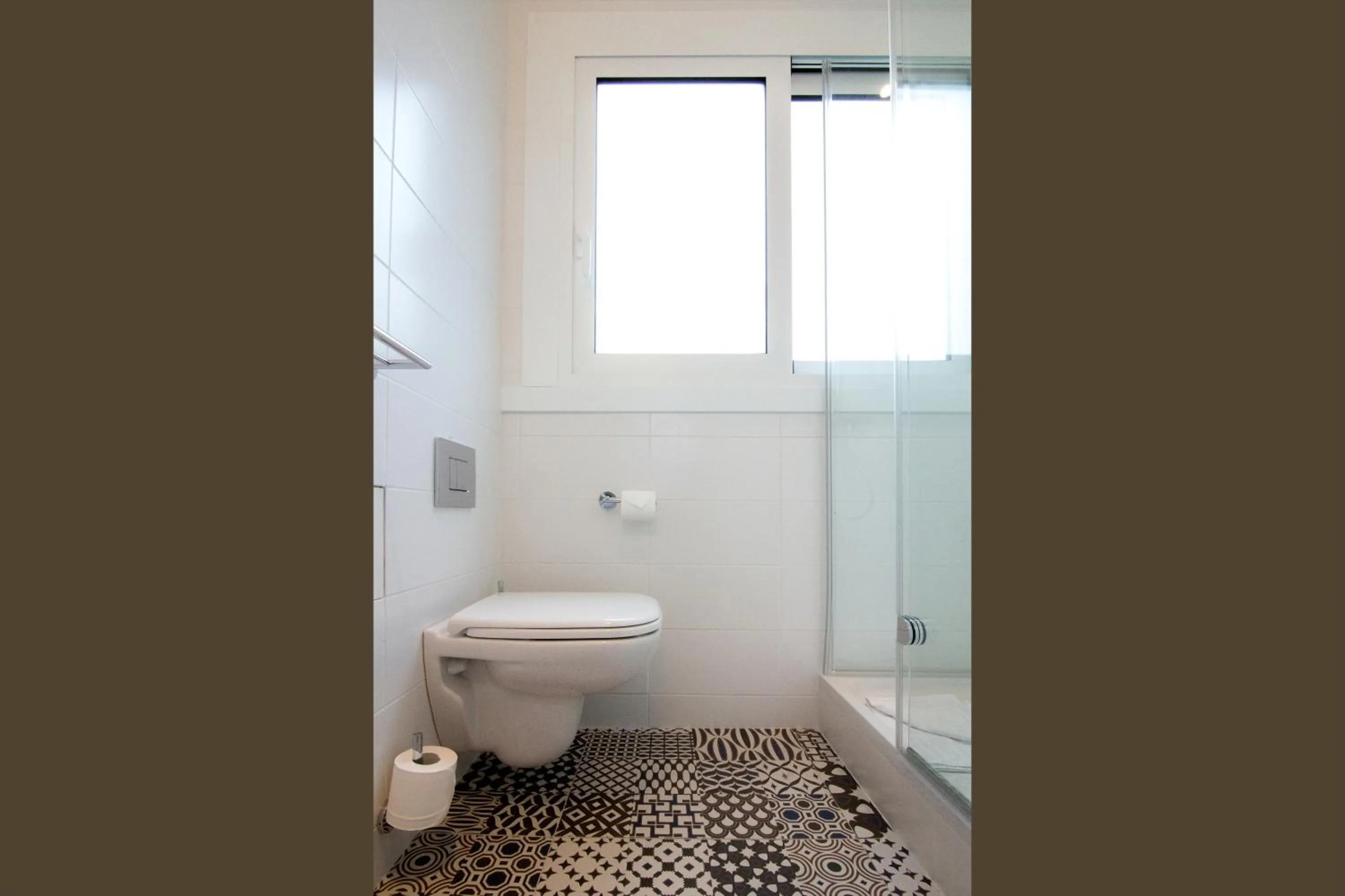 Shower in La Regence