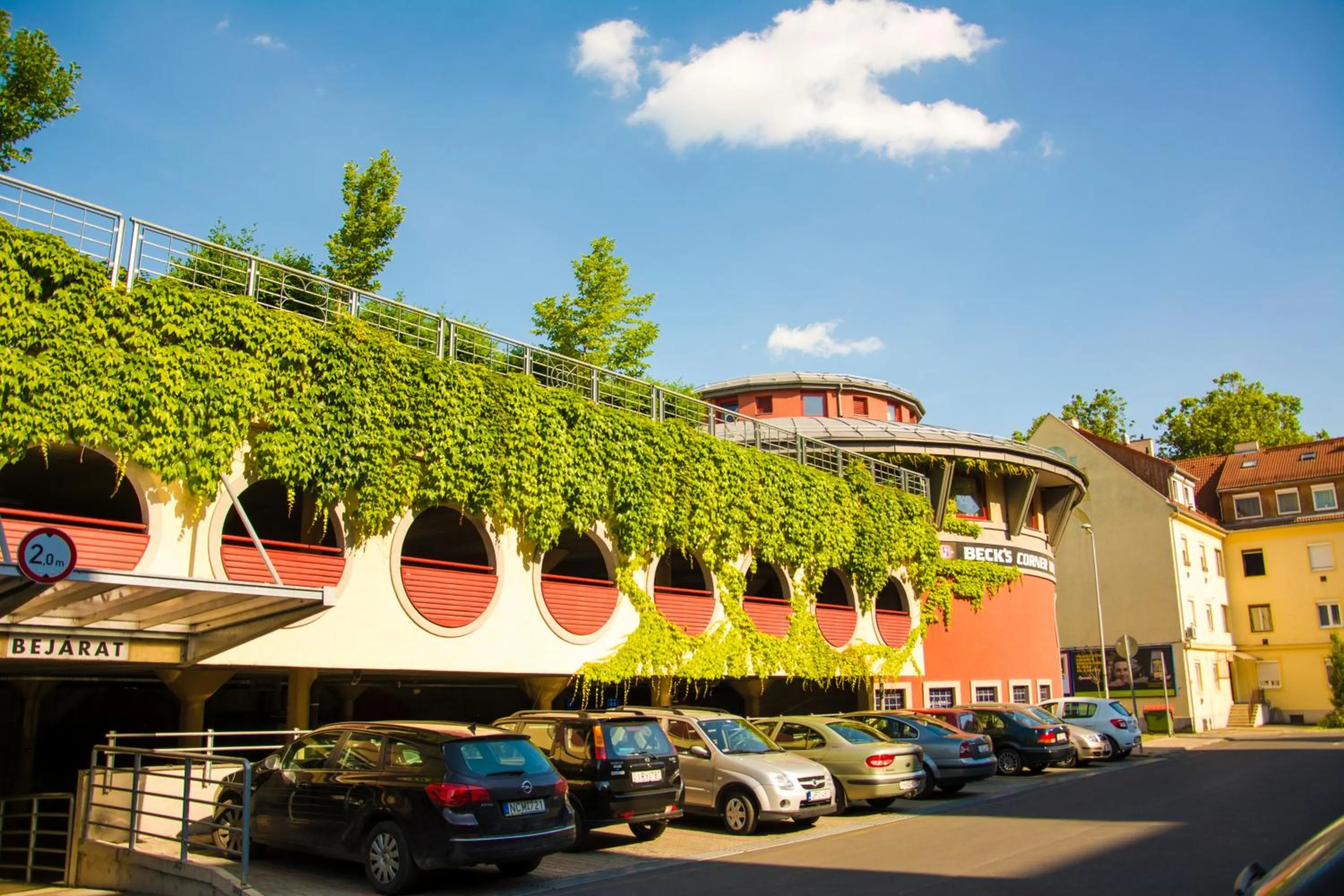 Facade/entrance in Corner Motel
