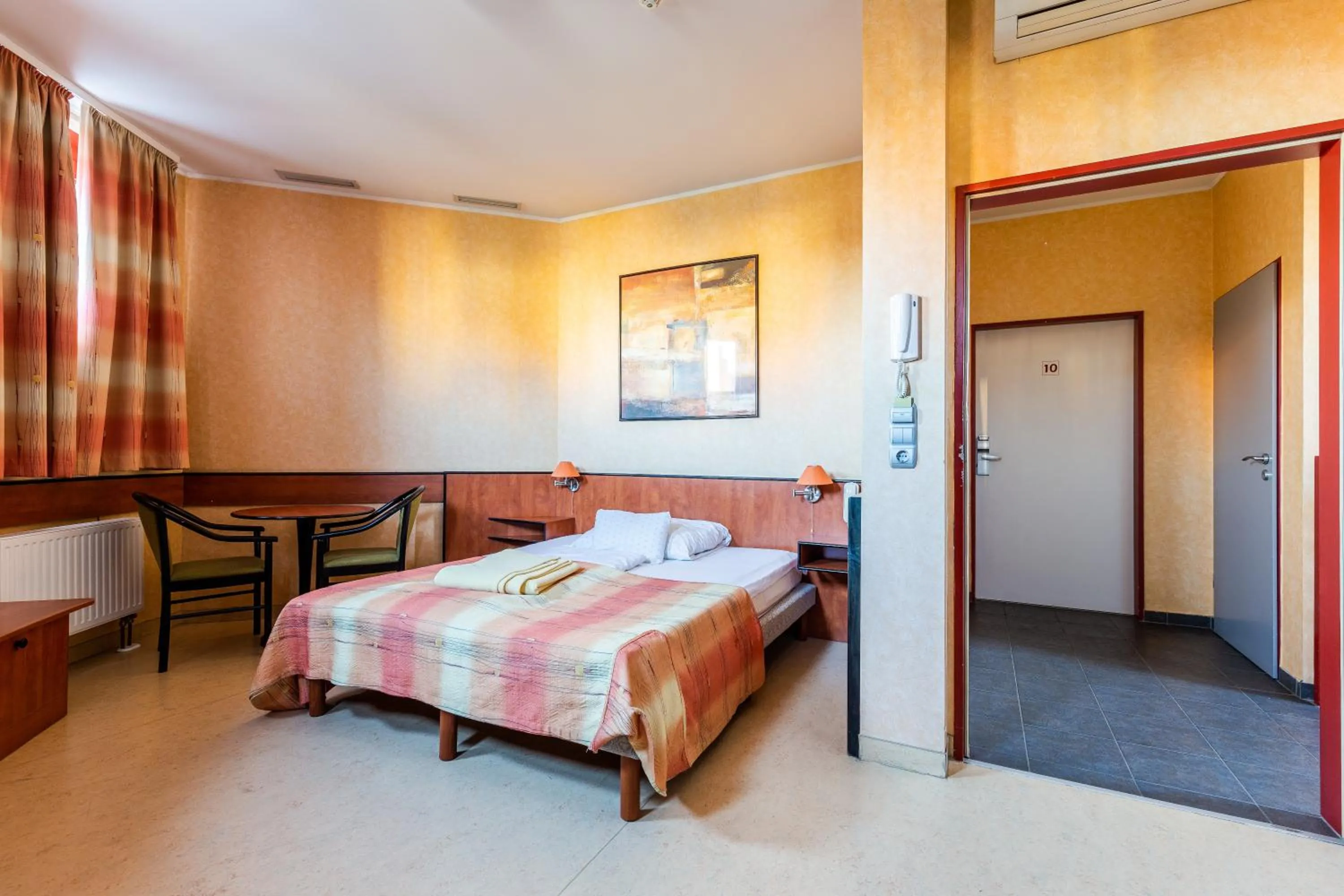 Bed in Corner Motel