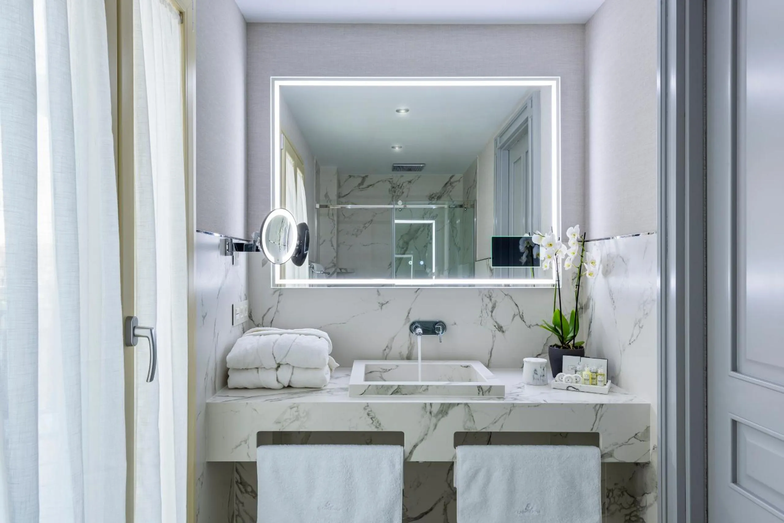 Bathroom in Casa de Triana Luxury Suites by Casa del Poeta