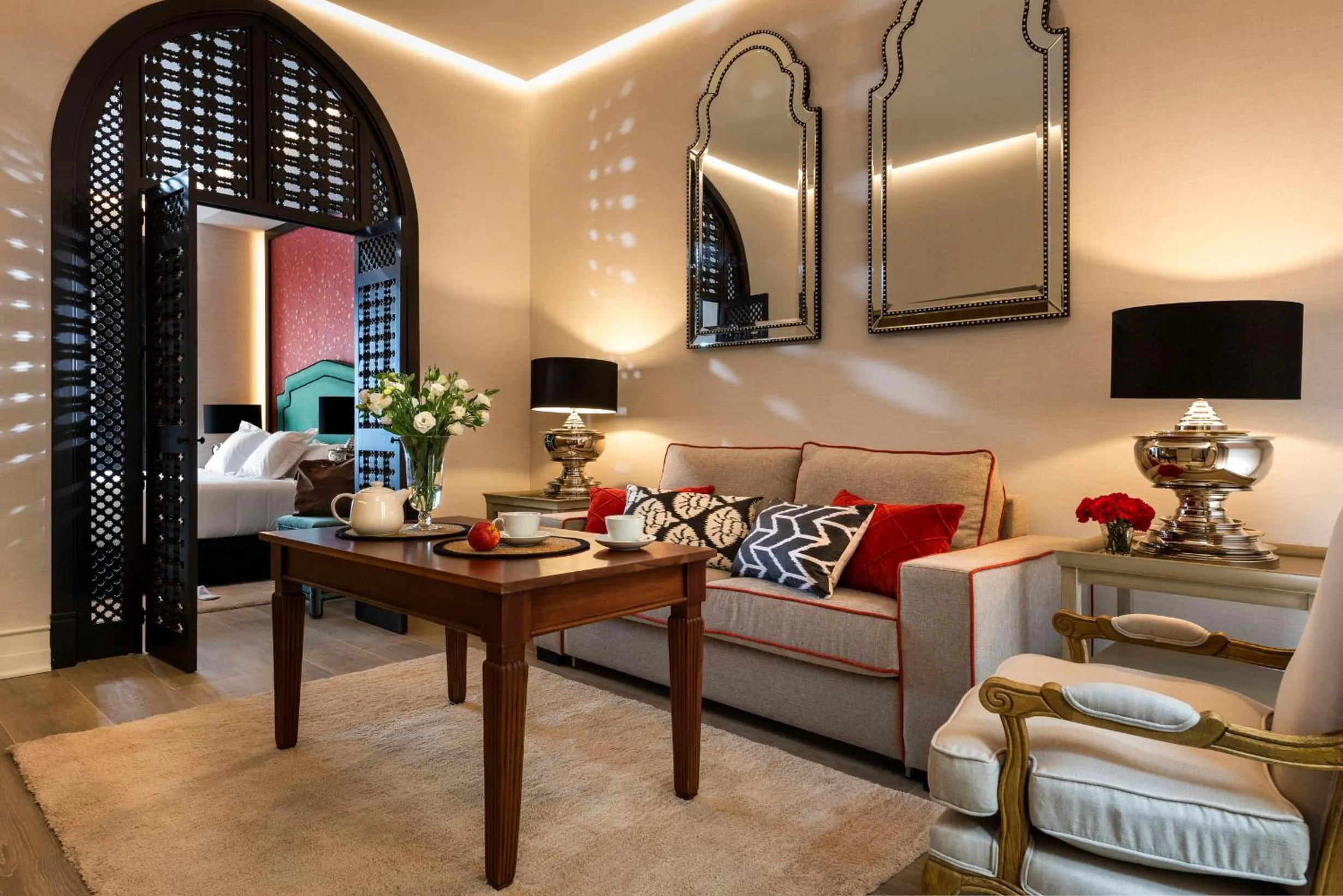 Communal lounge/ TV room in Casa de Triana Luxury Suites by Casa del Poeta