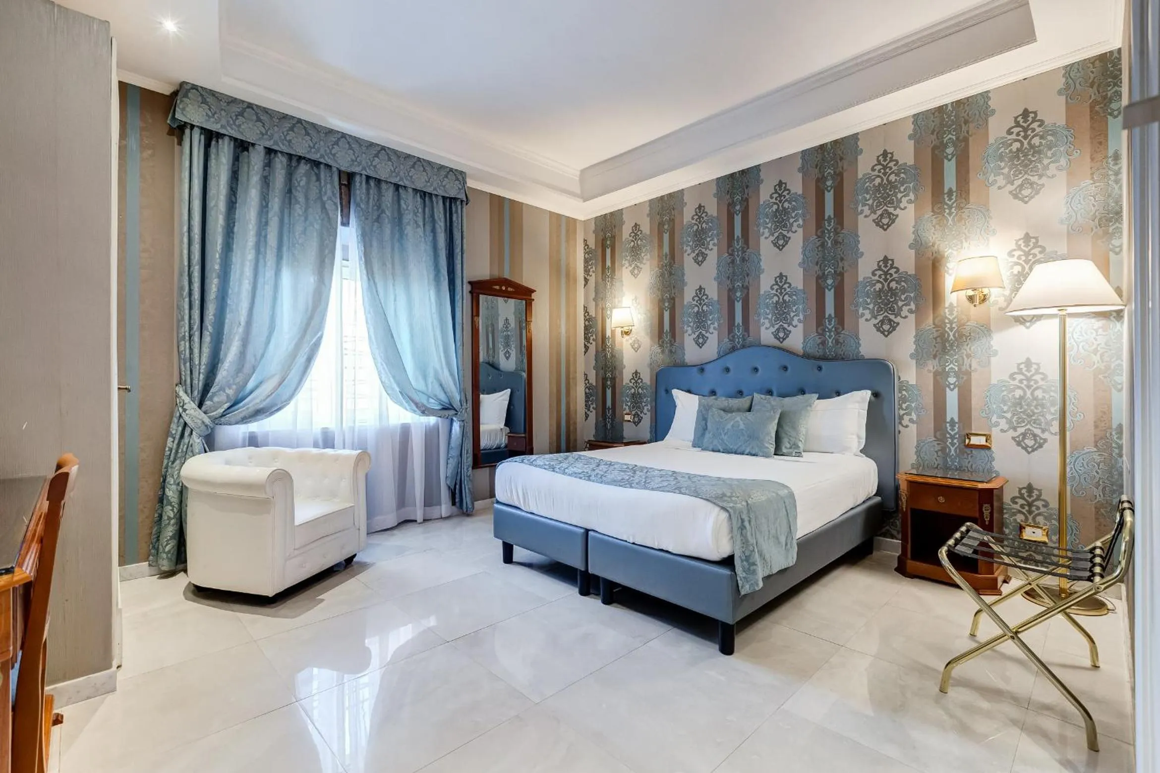 Photo of the whole room, Bed in Navona Queen Rooftop