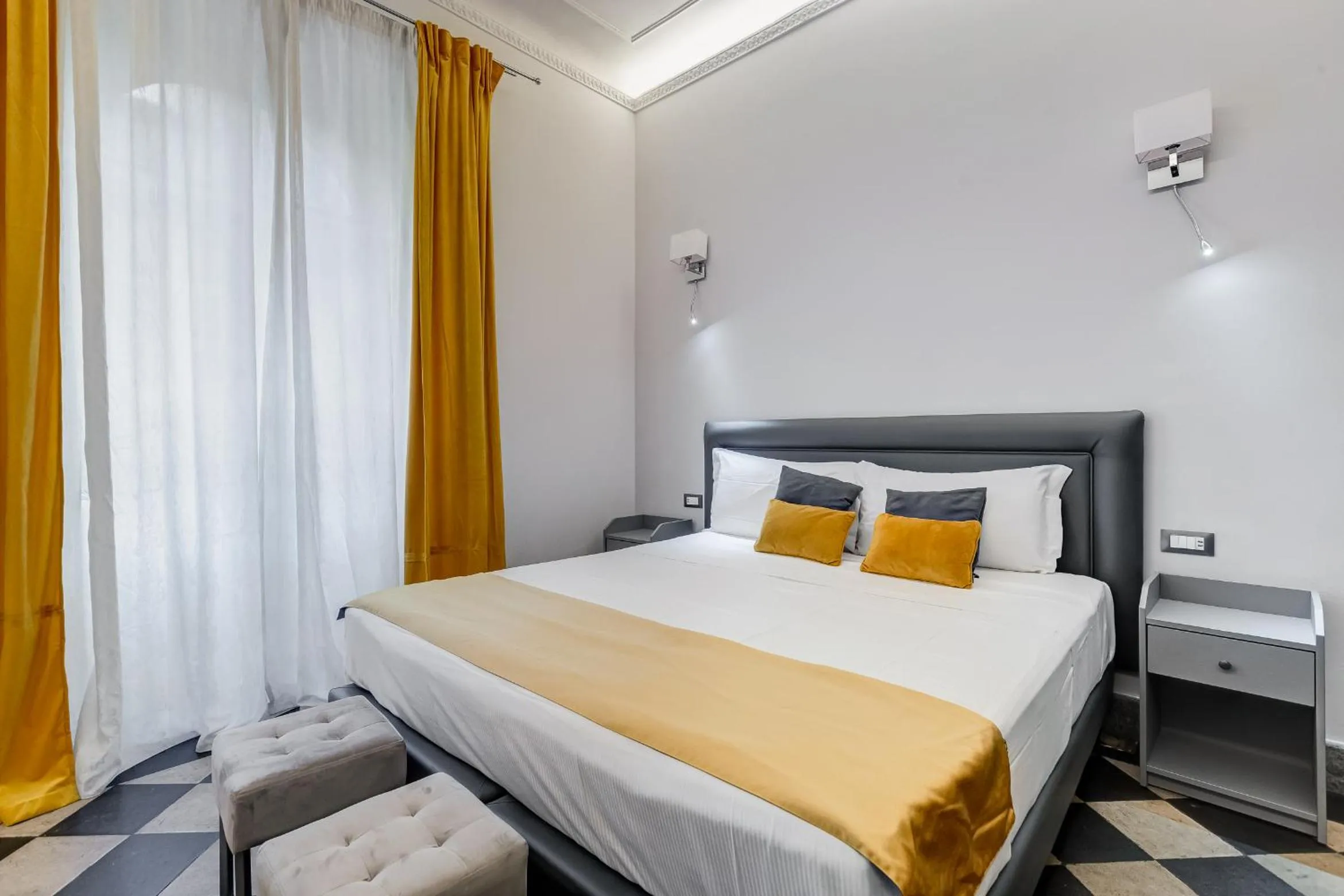 Photo of the whole room, Bed in Navona Queen Rooftop