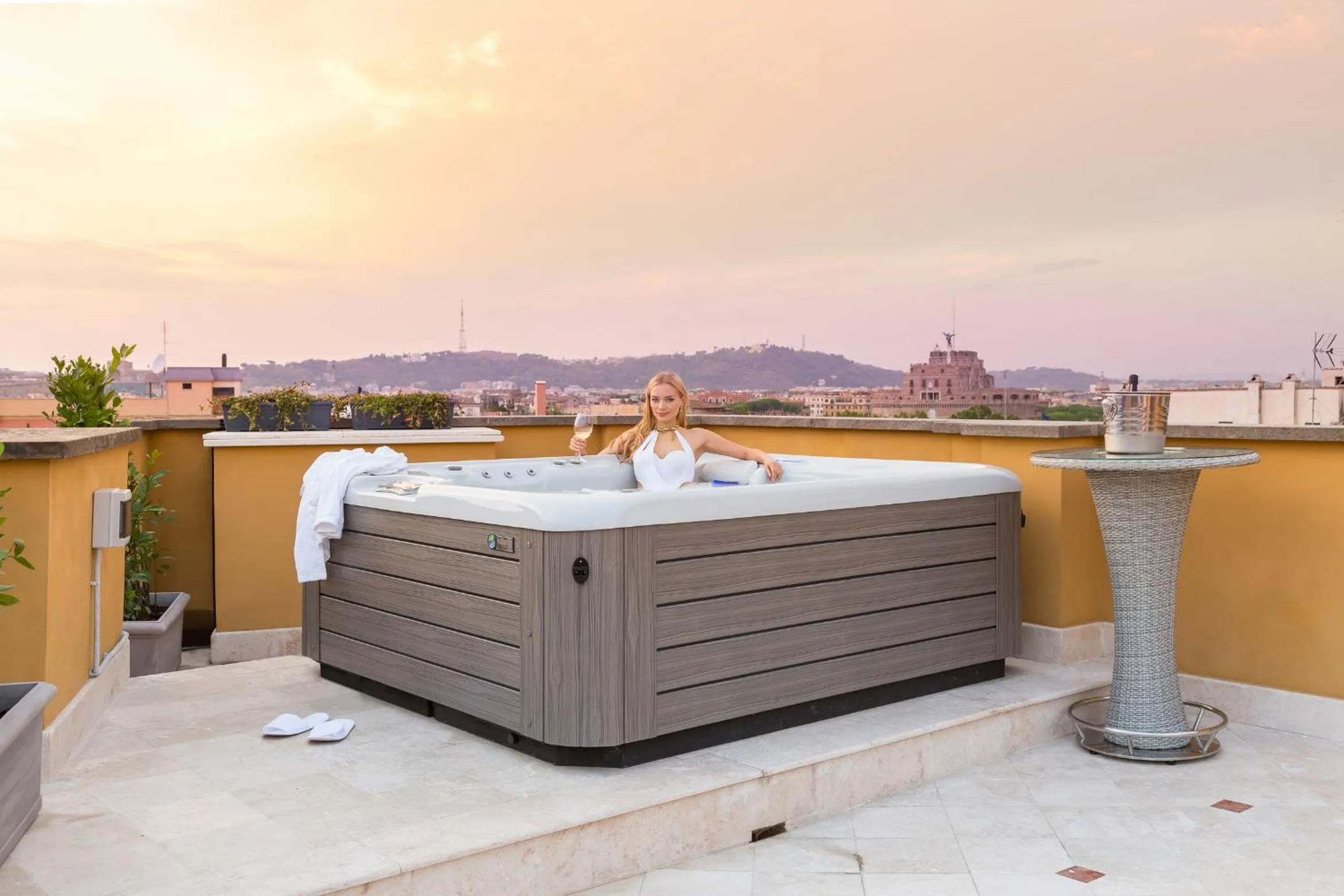 Hot Tub in Navona Queen Rooftop