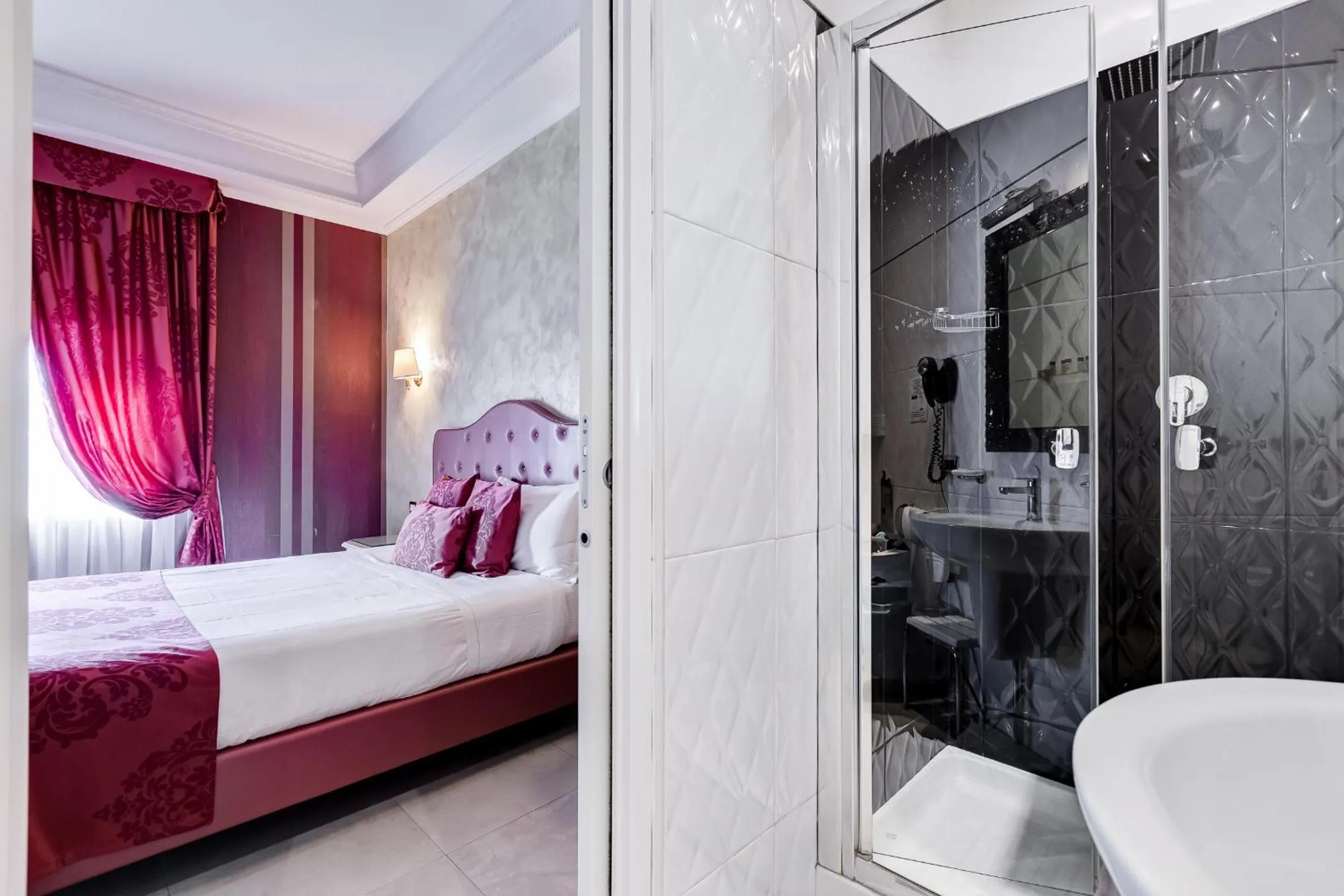 Bathroom, Bed in Navona Queen Rooftop