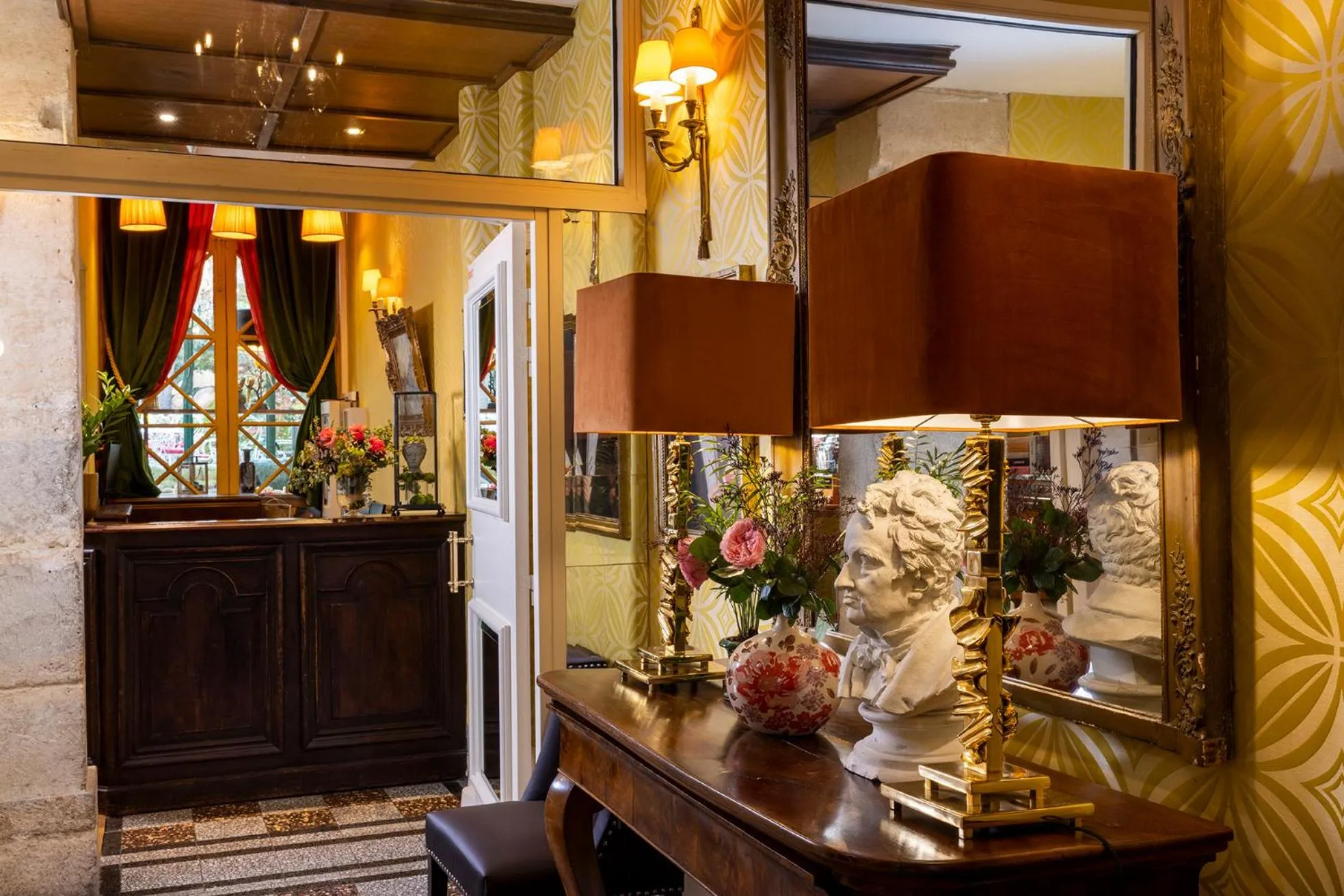 Lobby or reception in Hôtel Des Marronniers