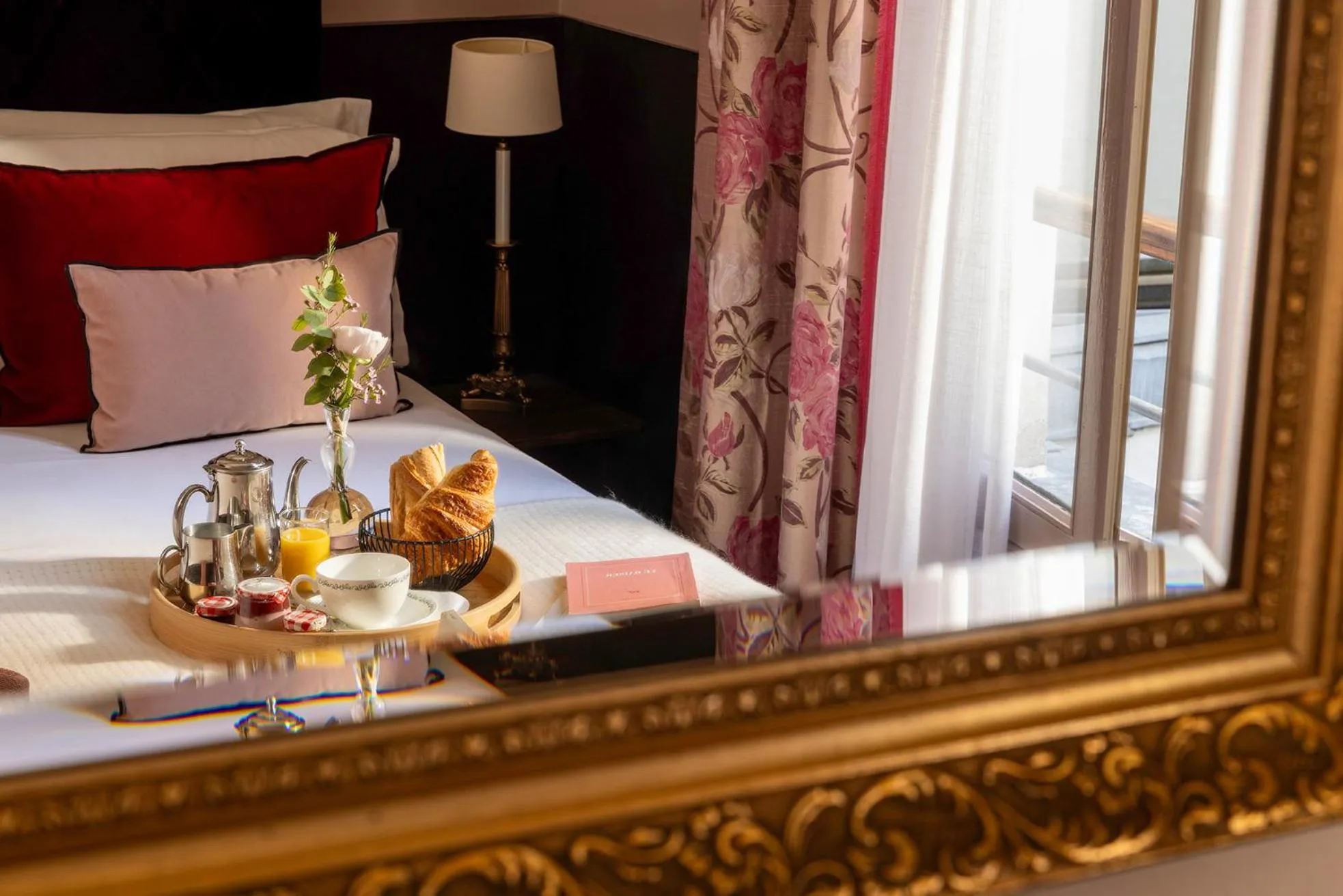 Breakfast, Bed in Hôtel Des Marronniers