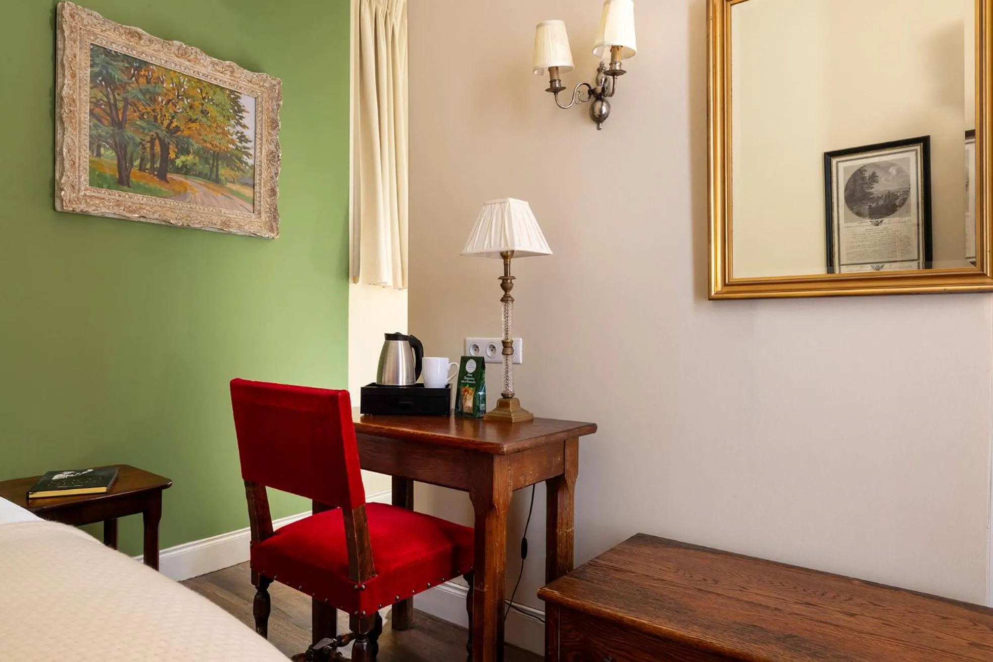 Bedroom in Hôtel Des Marronniers