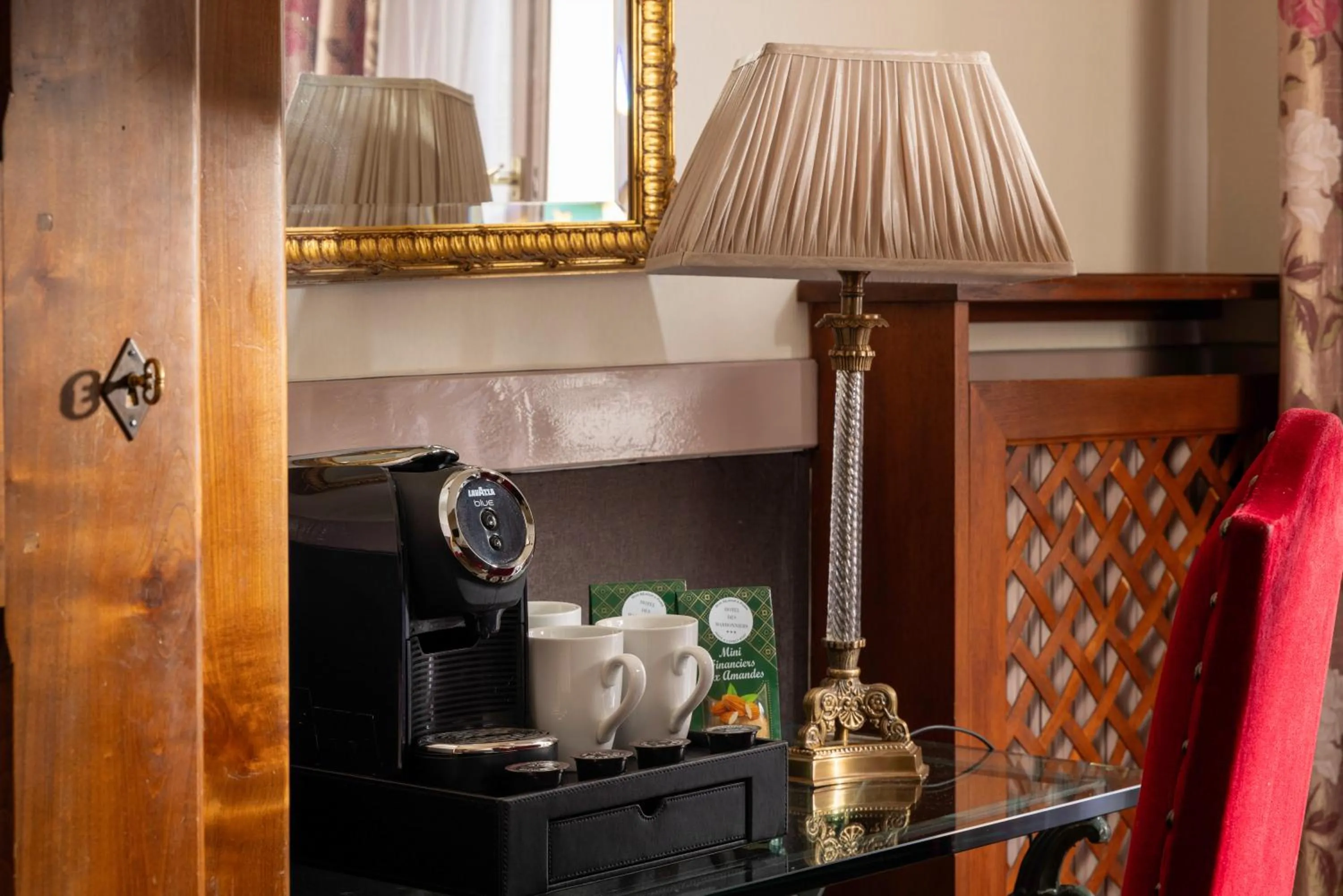 Coffee/tea facilities in Hôtel Des Marronniers