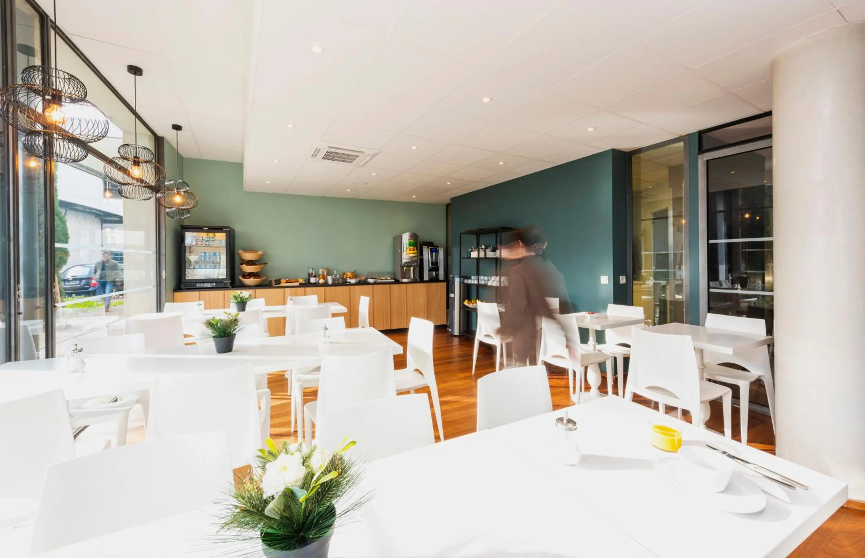 Buffet breakfast in Ténéo Apparthotel Talence - Centre