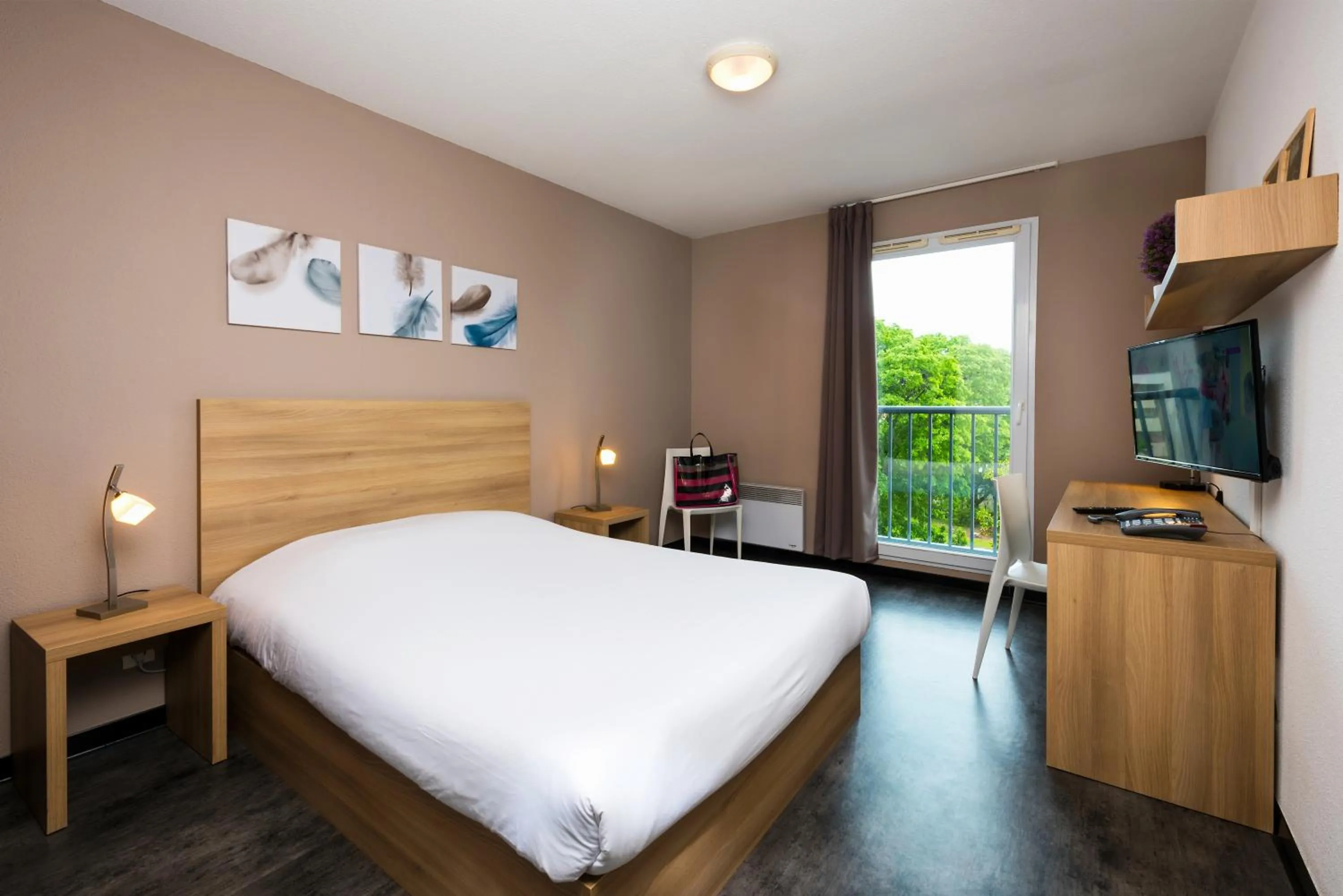 Photo of the whole room, Bed in Ténéo Apparthotel Talence - Centre