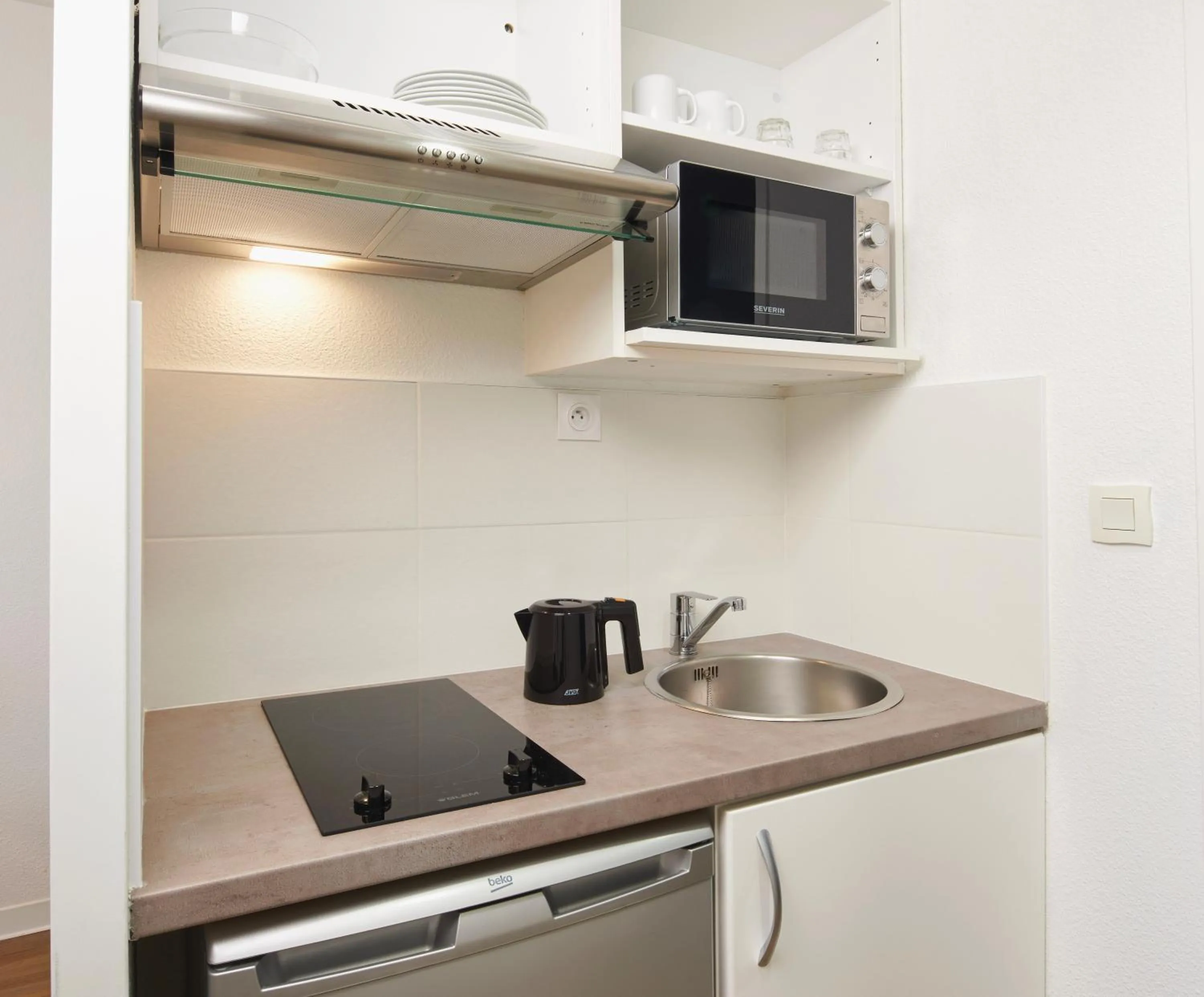 Kitchen or kitchenette in Ténéo Apparthotel Talence - Centre