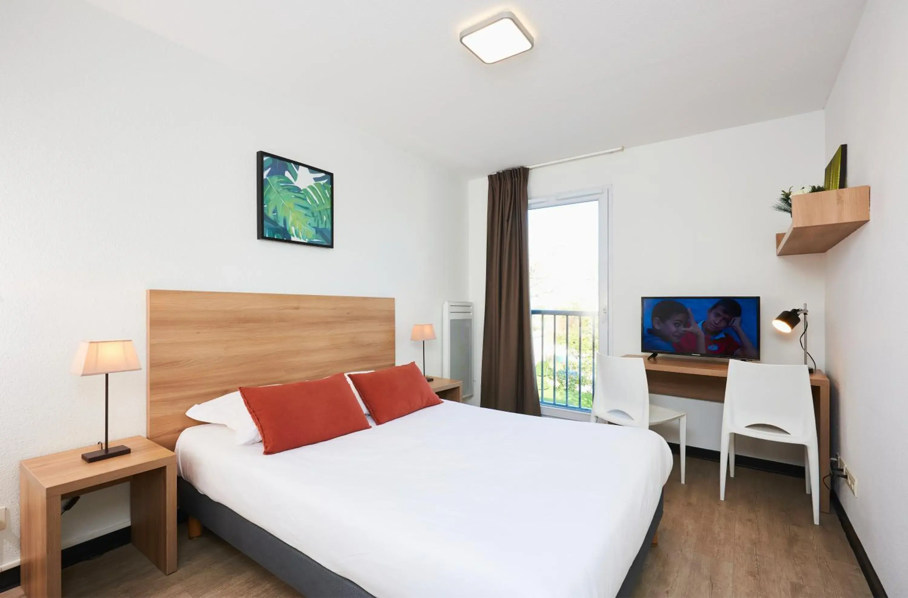 TV and multimedia, Bed in Ténéo Apparthotel Talence - Centre TV and multimedia, Bed in Ténéo Apparthotel Talence - Centre