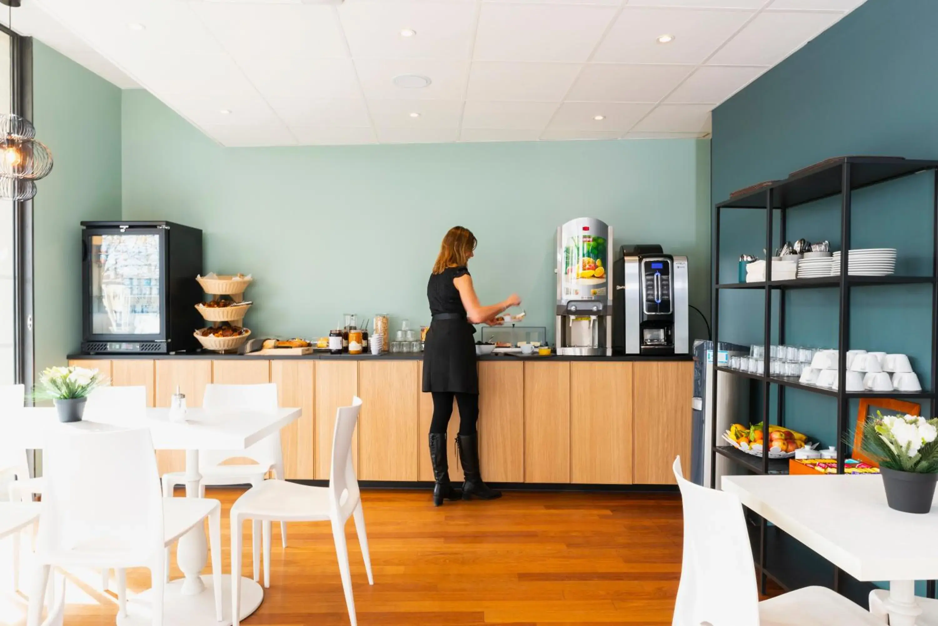 Buffet breakfast in Ténéo Apparthotel Talence - Centre Buffet breakfast in Ténéo Apparthotel Talence - Centre