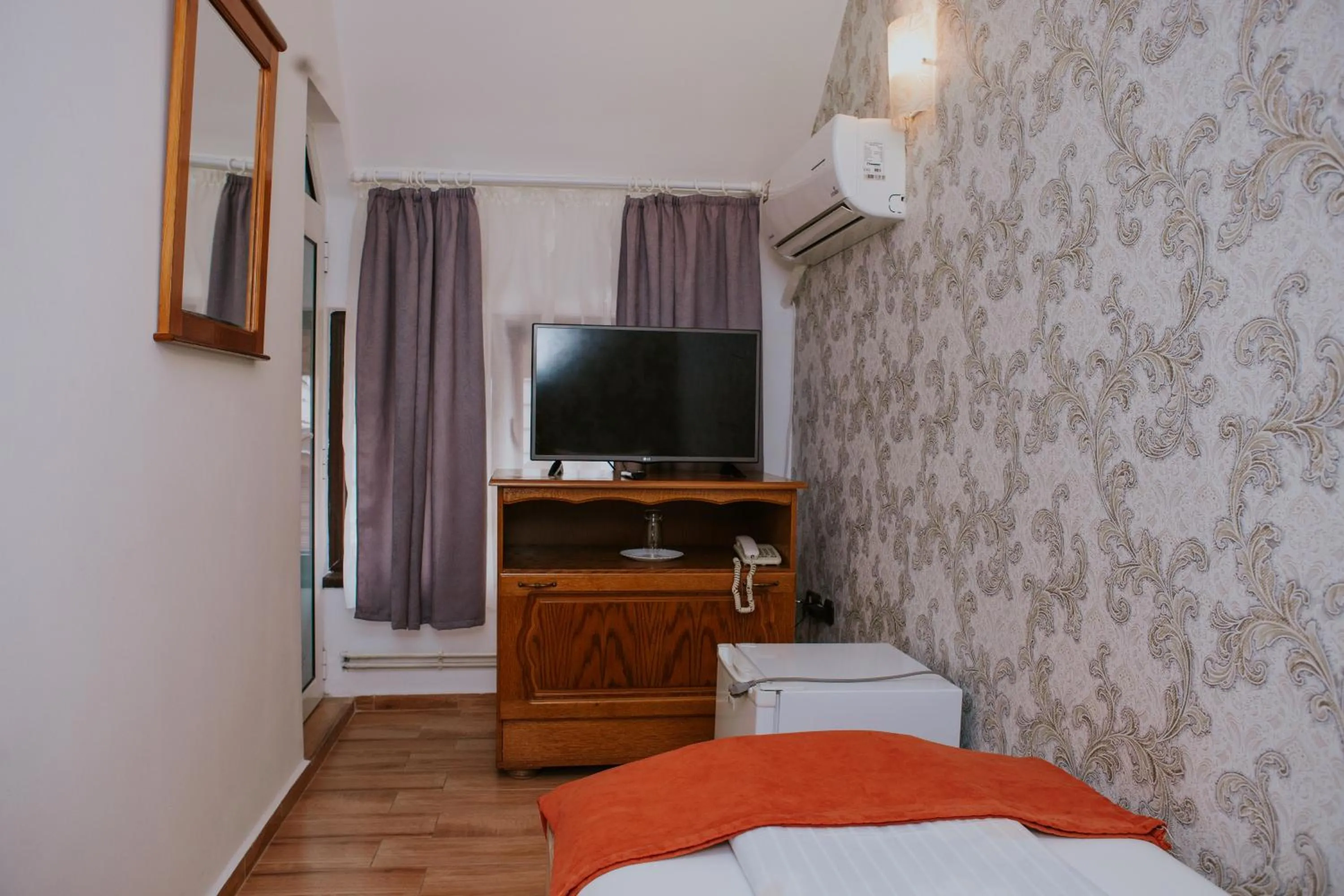 Bed in Hotel-Restaurant Milenium