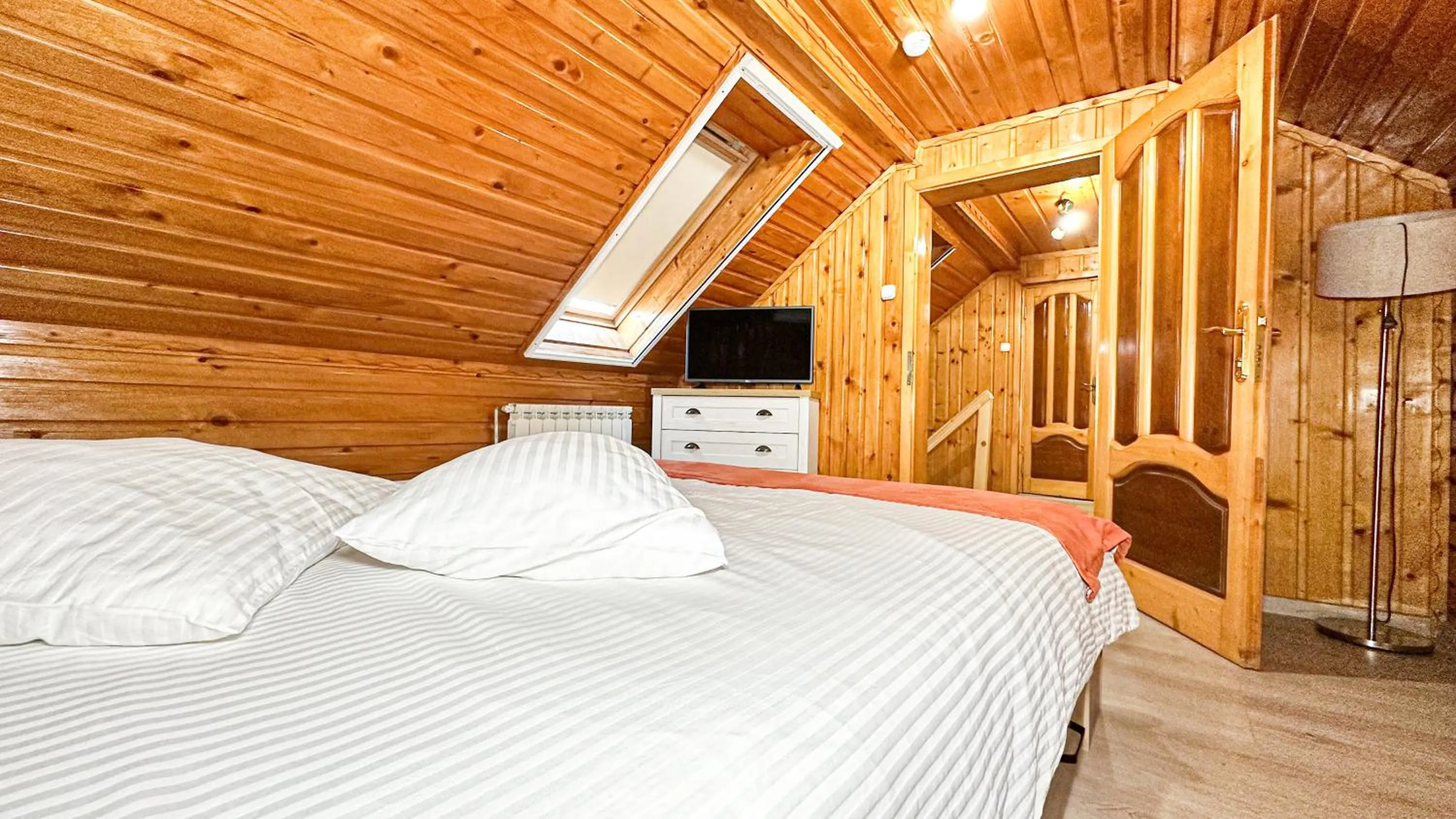 Bed in Hotel-Restaurant Milenium