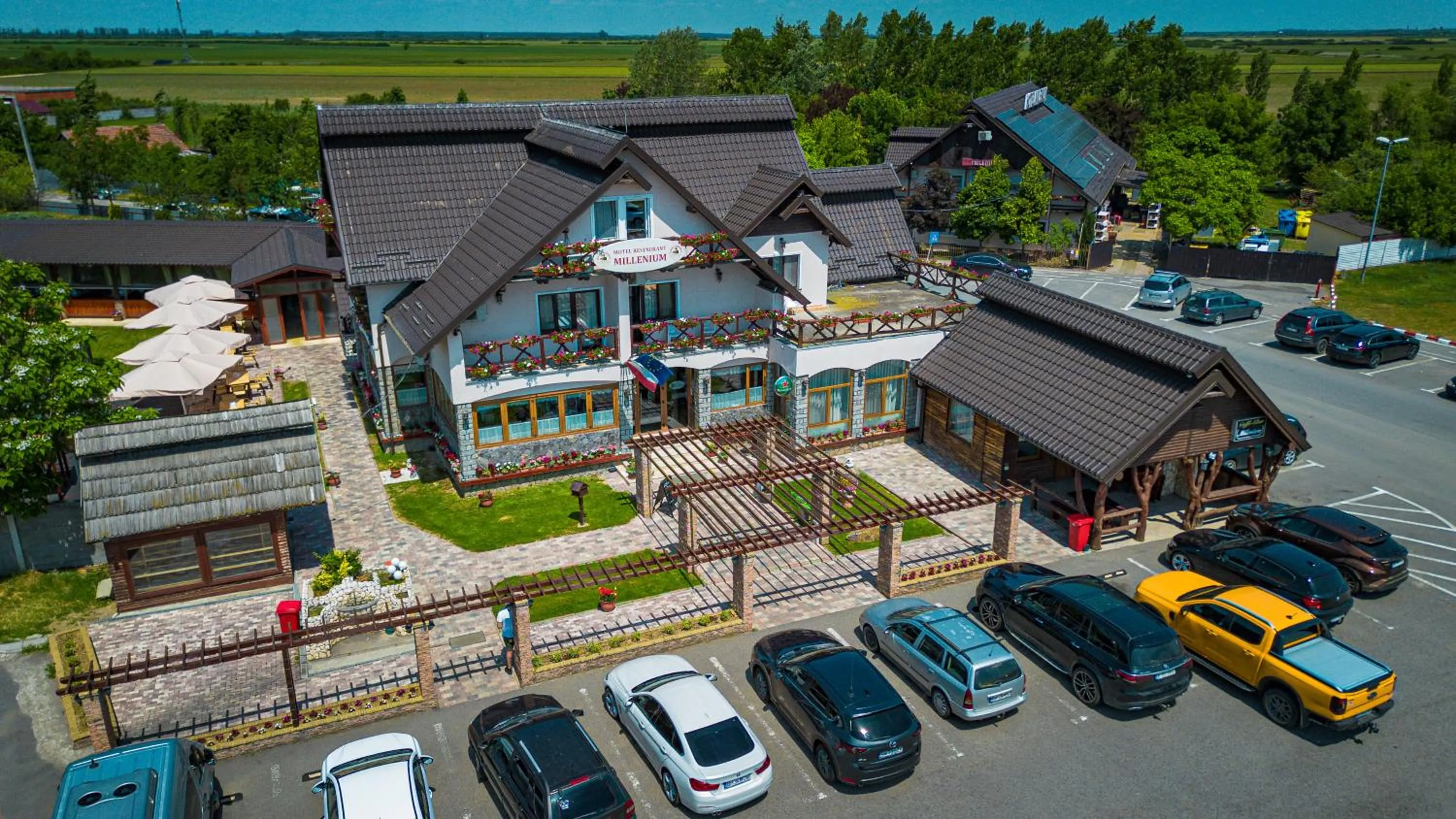 Property building in Hotel-Restaurant Milenium
