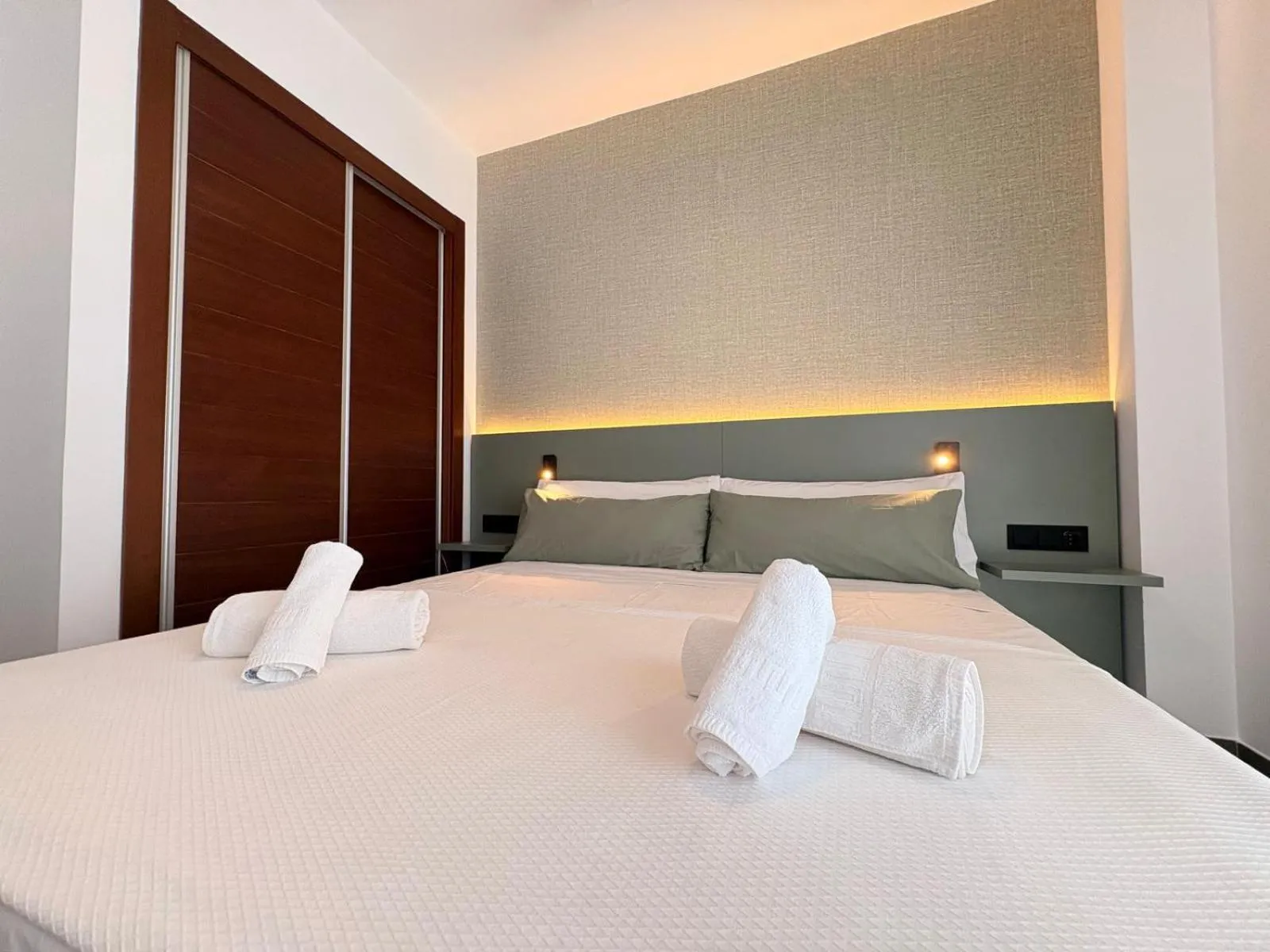 Bedroom, Bed in Life Apartments El Rompido