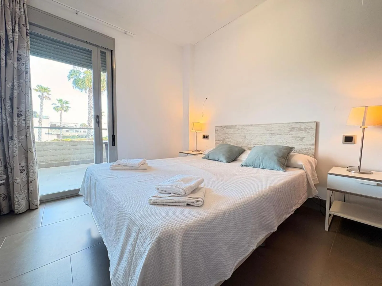 Bedroom, Bed in Life Apartments El Rompido