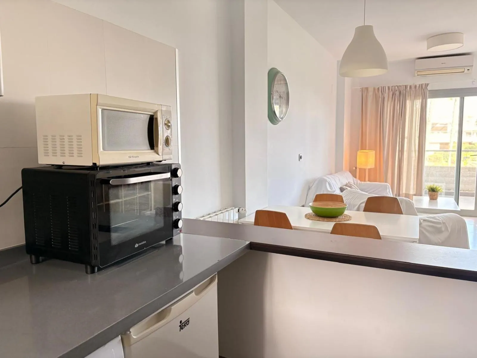 kitchen, Bed in Life Apartments El Rompido