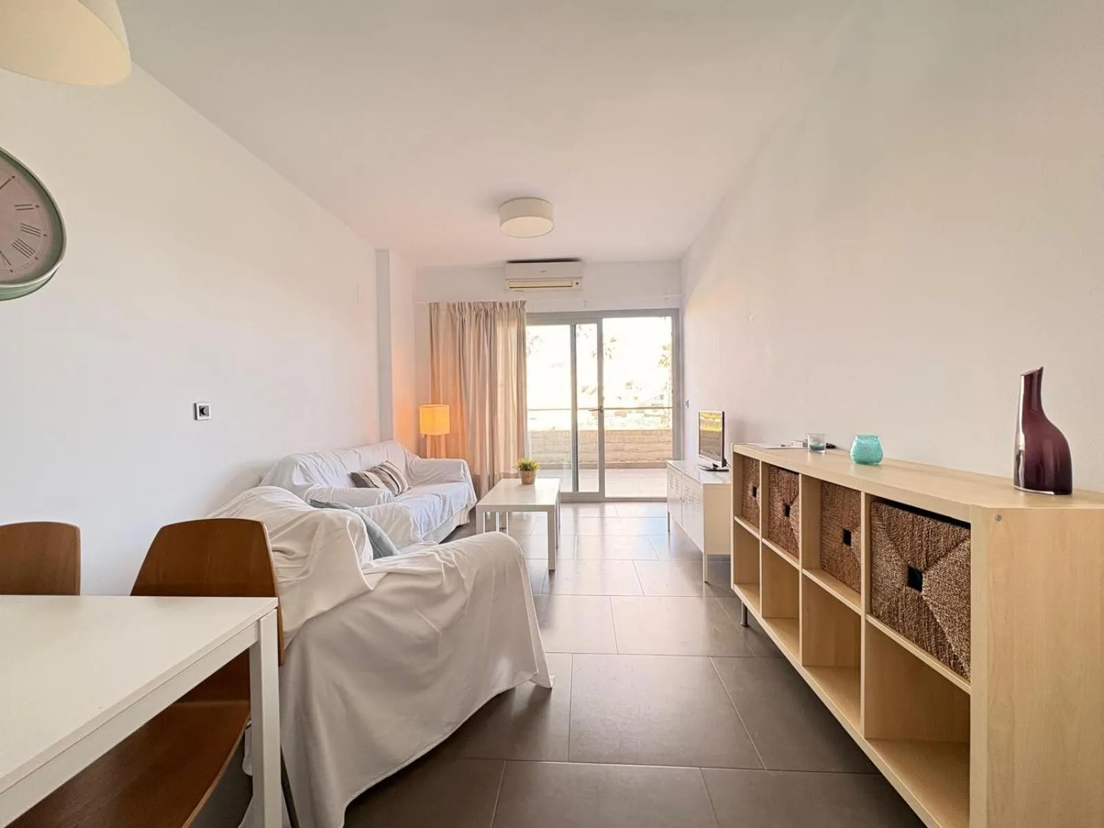 Communal lounge/ TV room, Bed in Life Apartments El Rompido