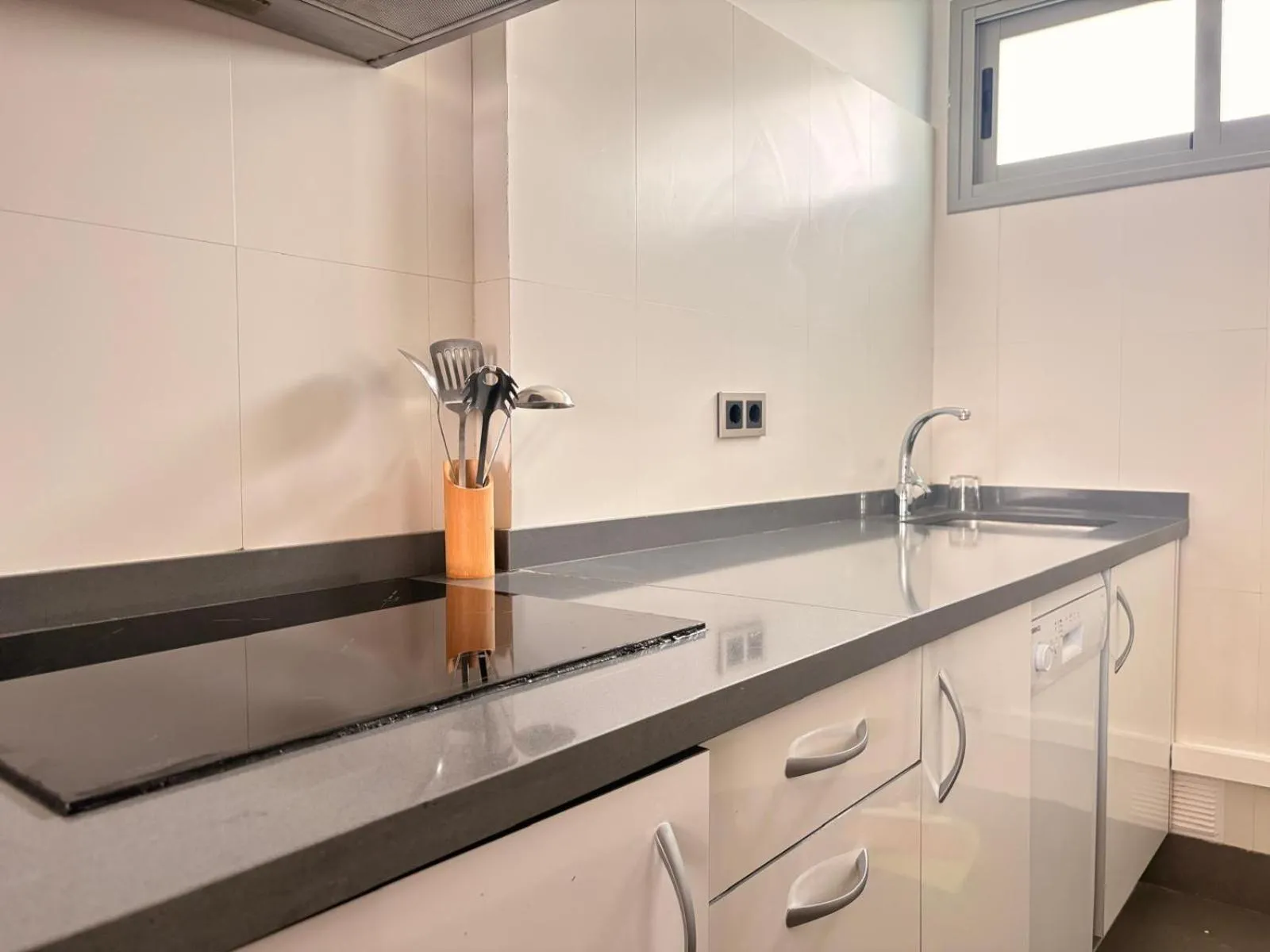 kitchen in Life Apartments El Rompido