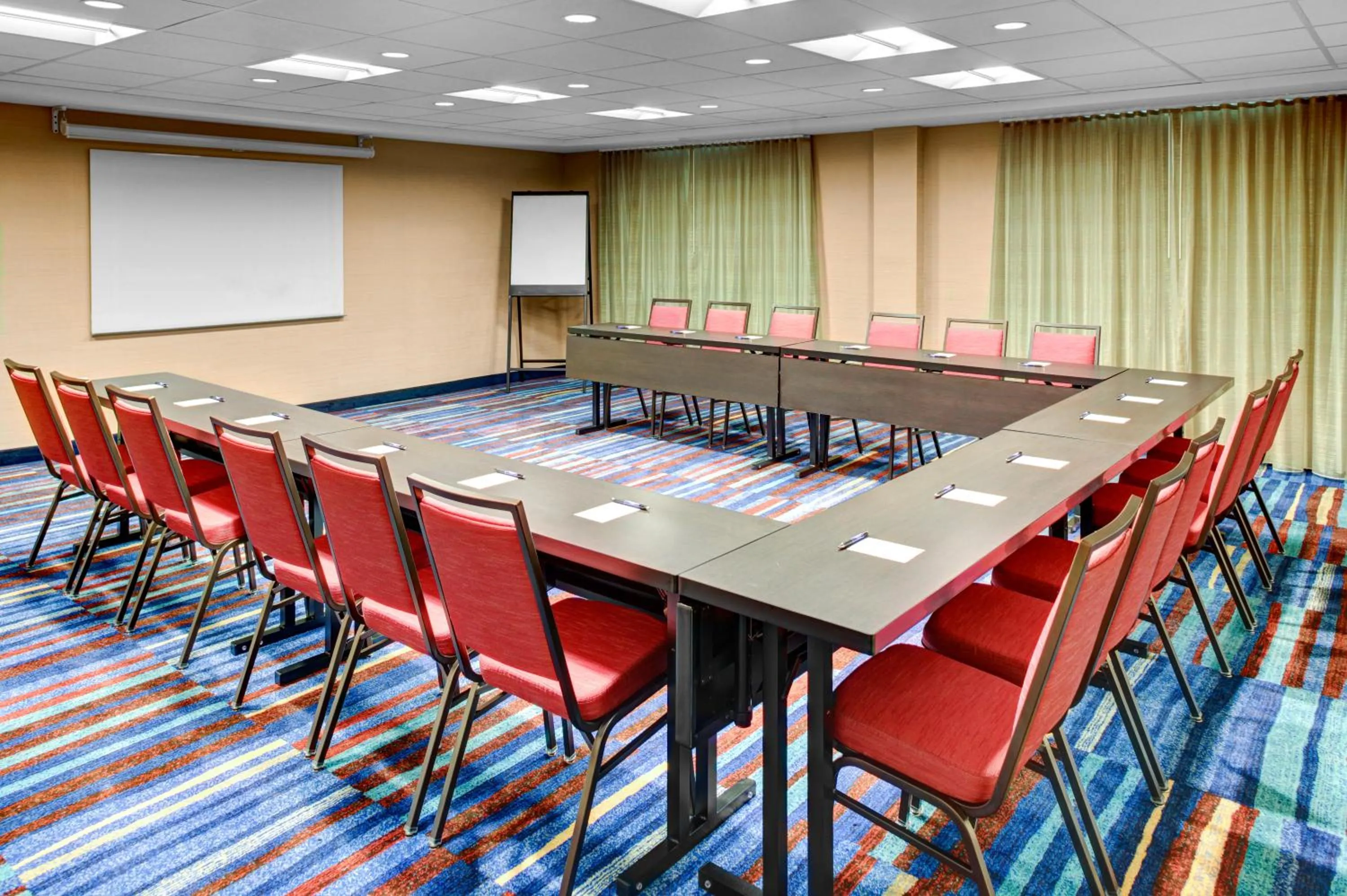 Meeting/conference room in Fairfield Inn & Suites by Marriott Cape Cod Hyannis