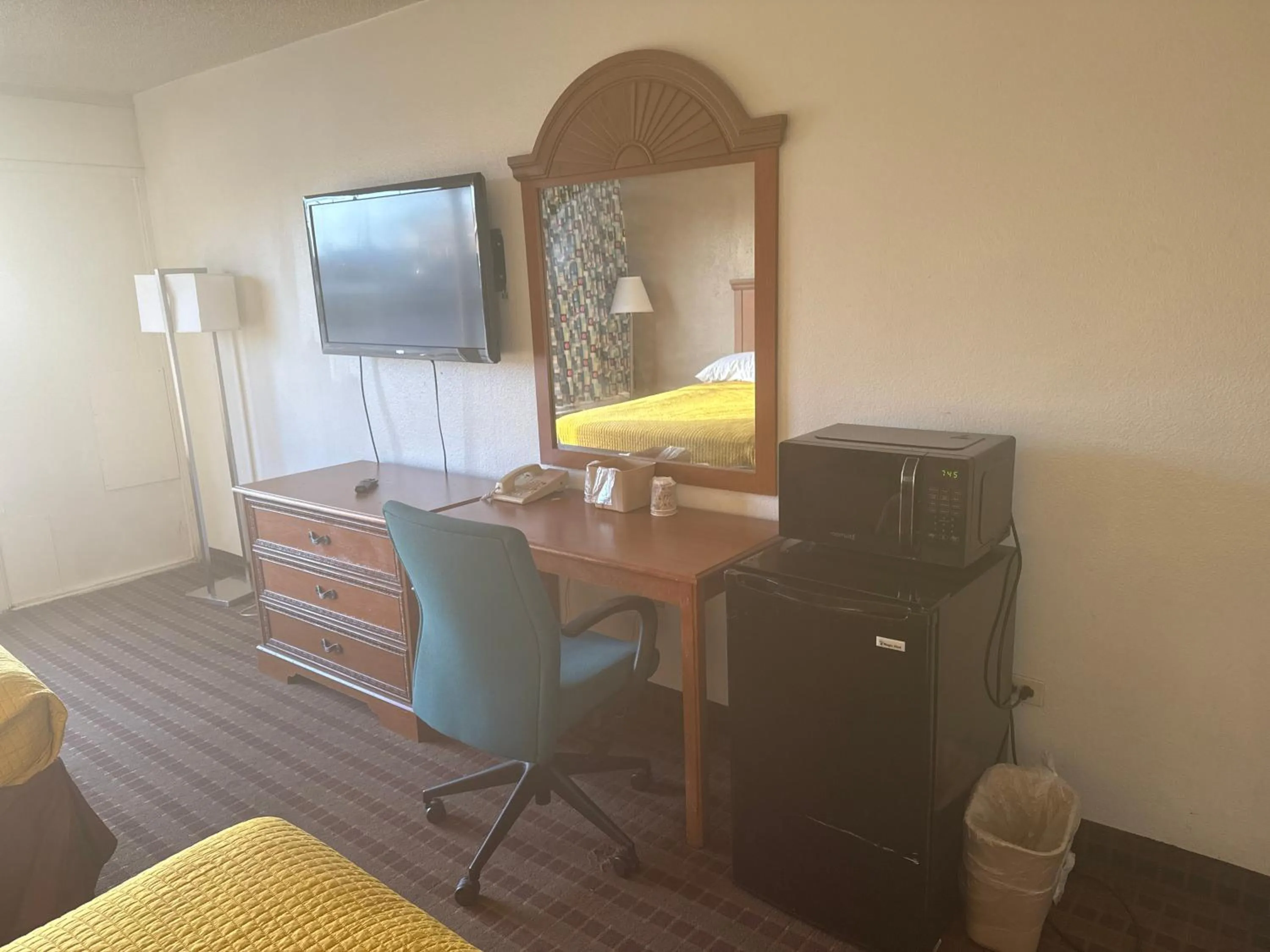 Express Inn & Suites