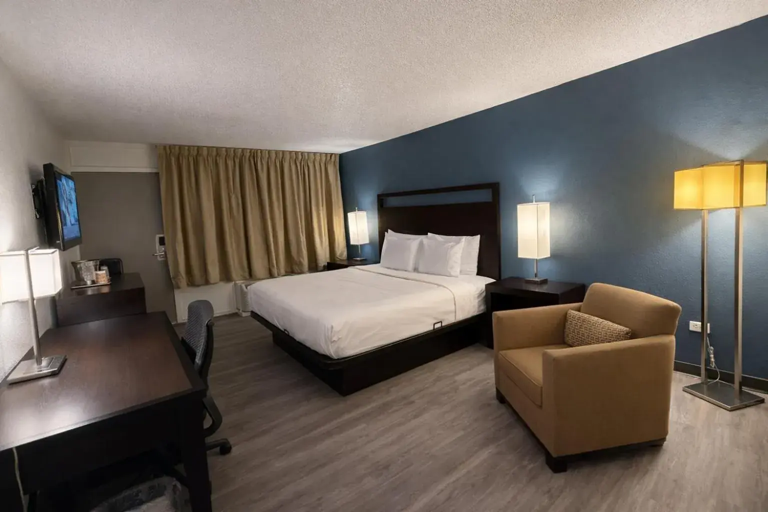 Bedroom, Bed in Express Inn & Suites Bedroom, Bed in Express Inn & Suites