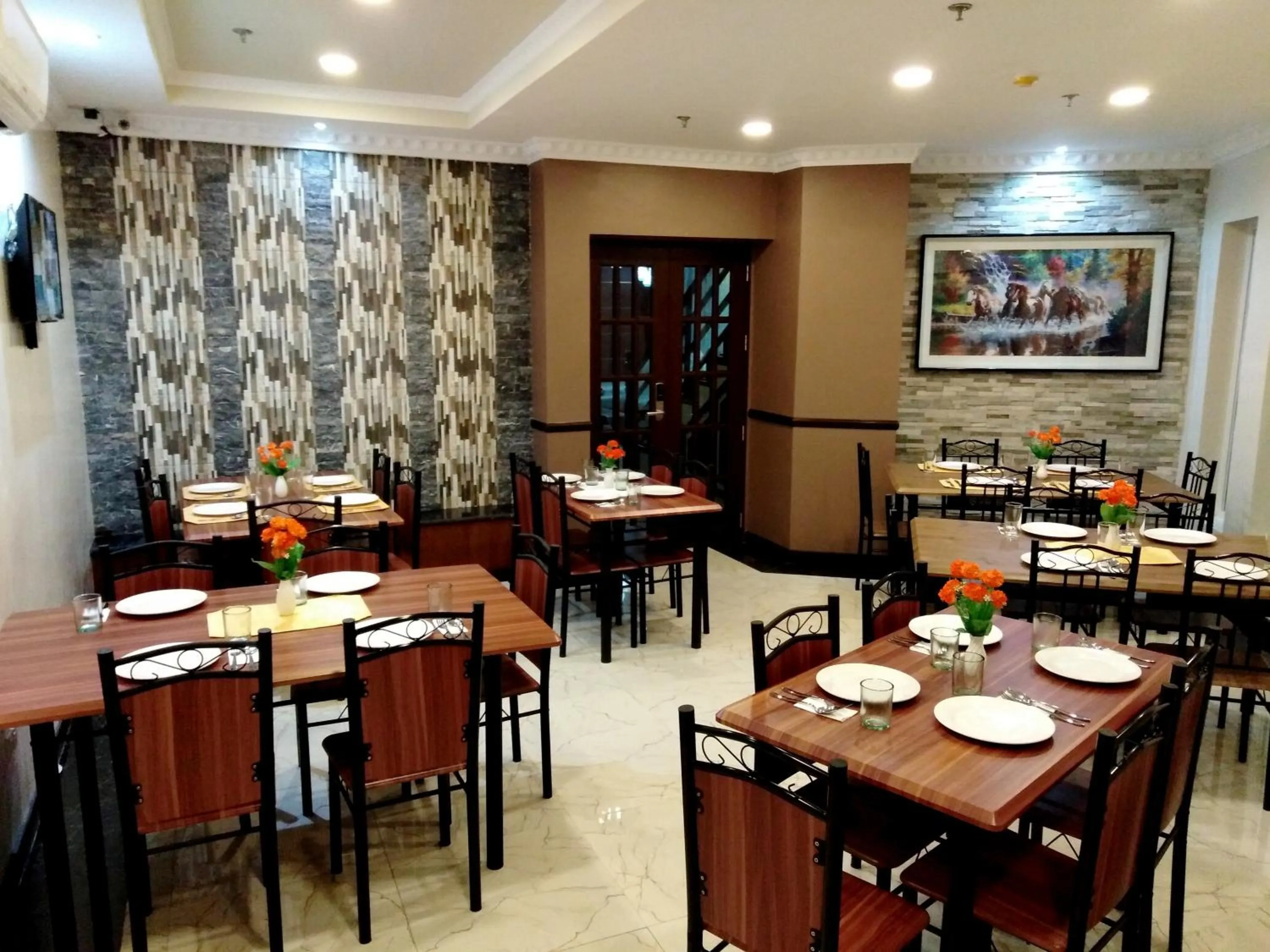 Restaurant/places to eat in Venezia Suites Hotel Iloilo