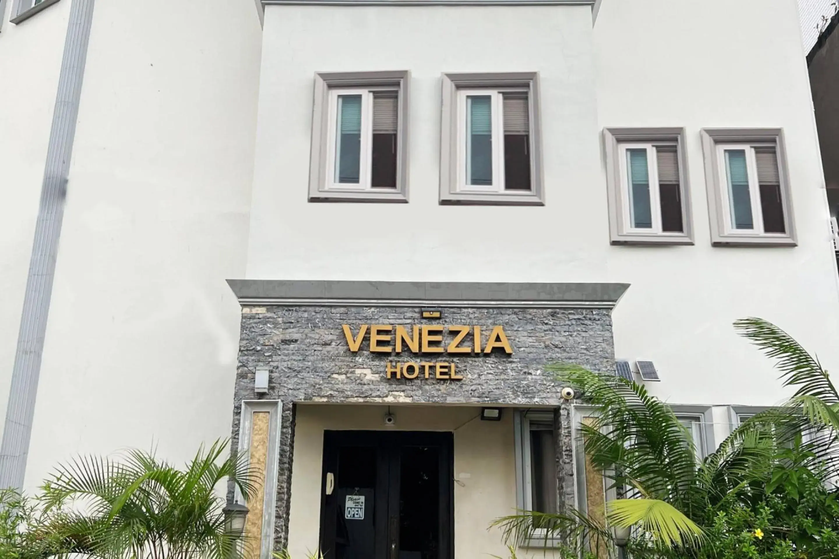 Property building in Venezia Suites Hotel Iloilo Property building in Venezia Suites Hotel Iloilo