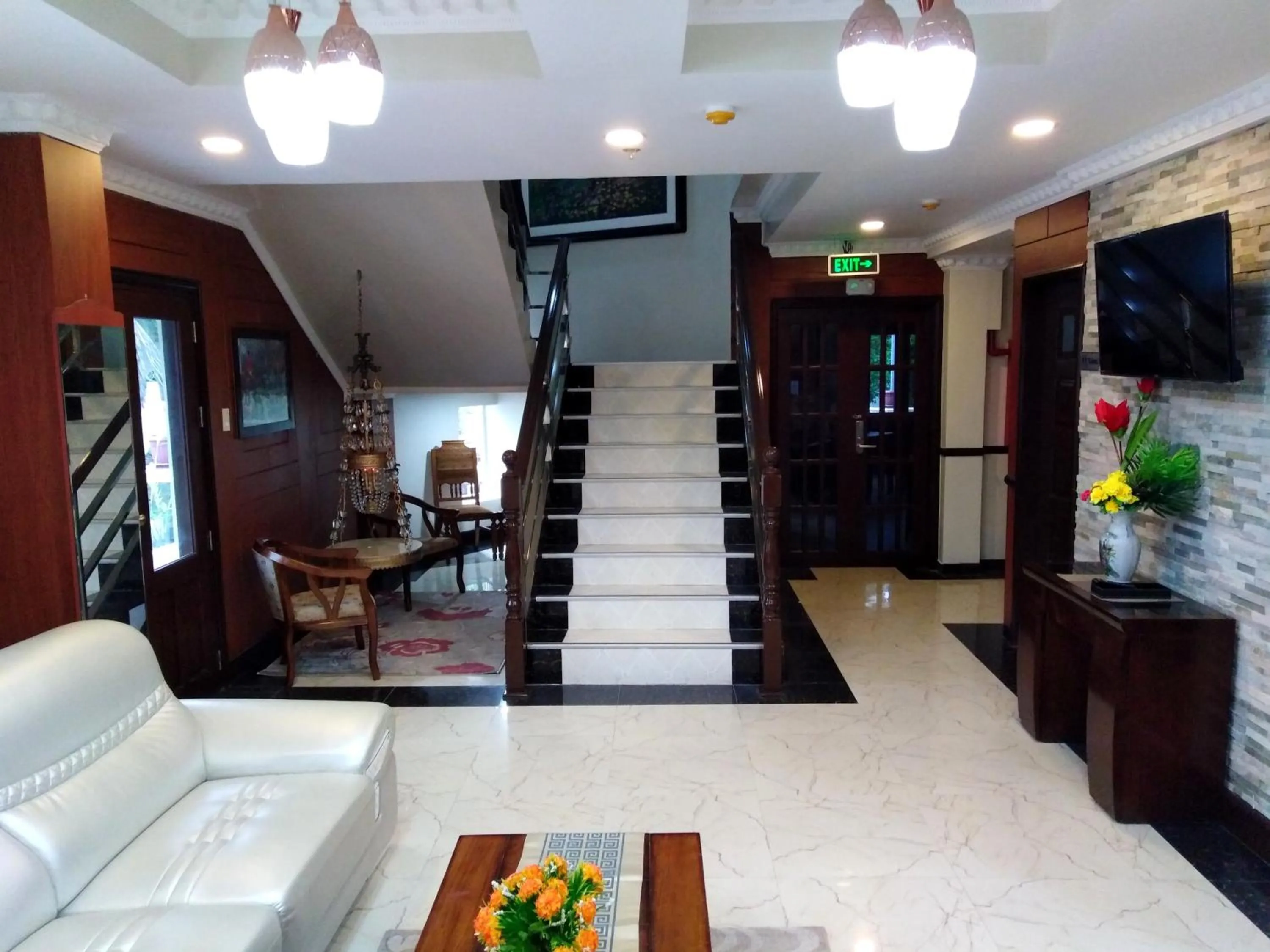 Lobby or reception in Venezia Suites Hotel Iloilo