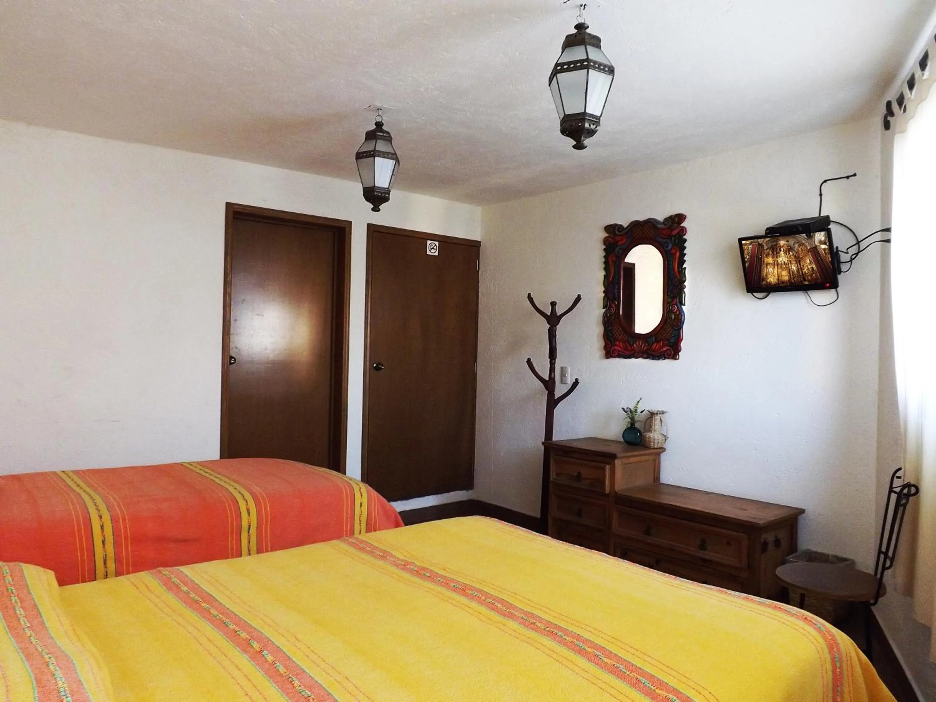 Photo of the whole room, Bed in Posada del Fraile