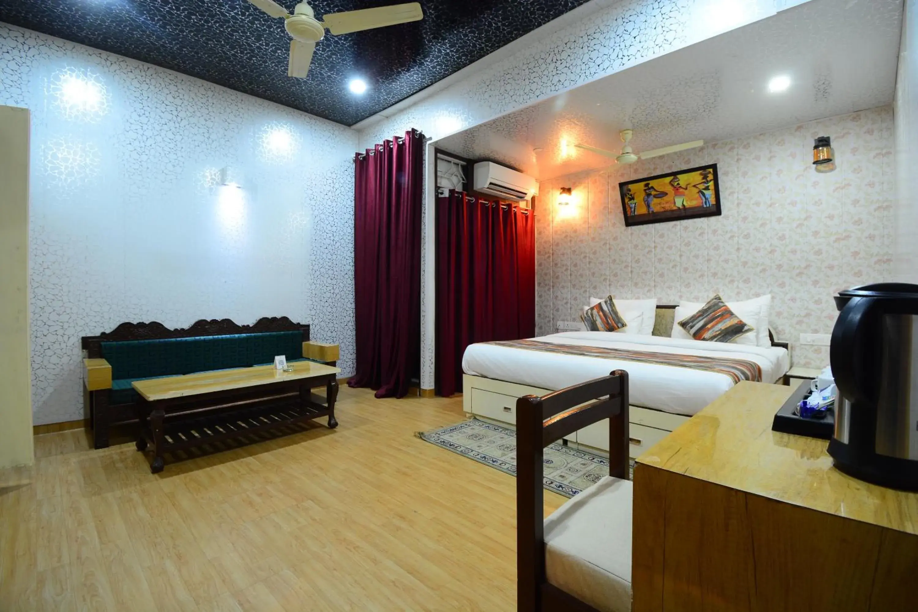 Deluxe Suite in Hotel Bamboo Castle Deluxe Suite in Hotel Bamboo Castle