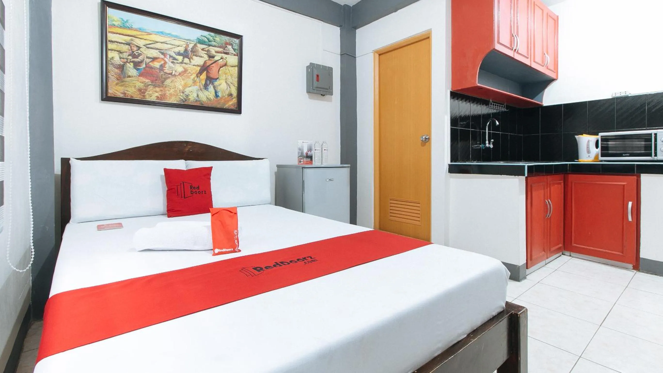 Bed in RedDoorz at A&F C5 Pinagsama Taguig