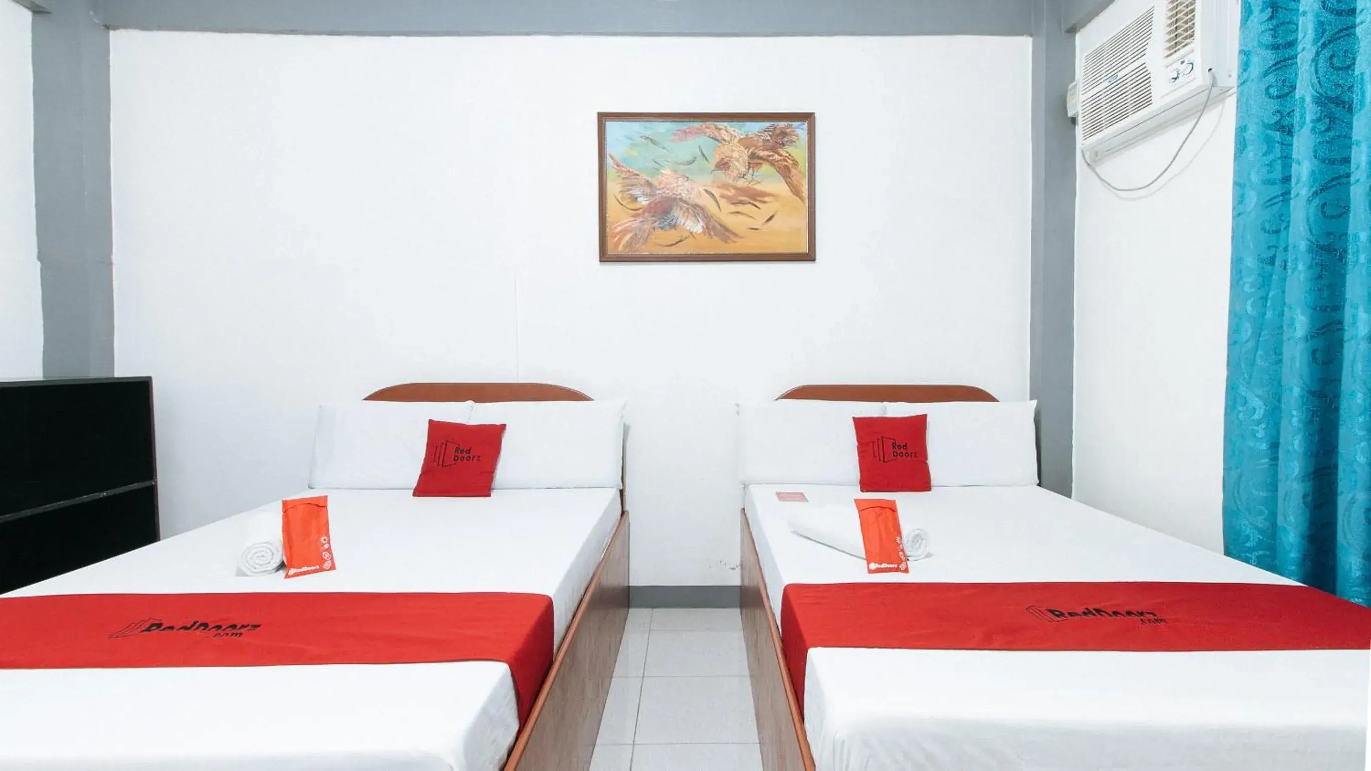 Twin Room in RedDoorz at A&F C5 Pinagsama Taguig Twin Room in RedDoorz at A&F C5 Pinagsama Taguig