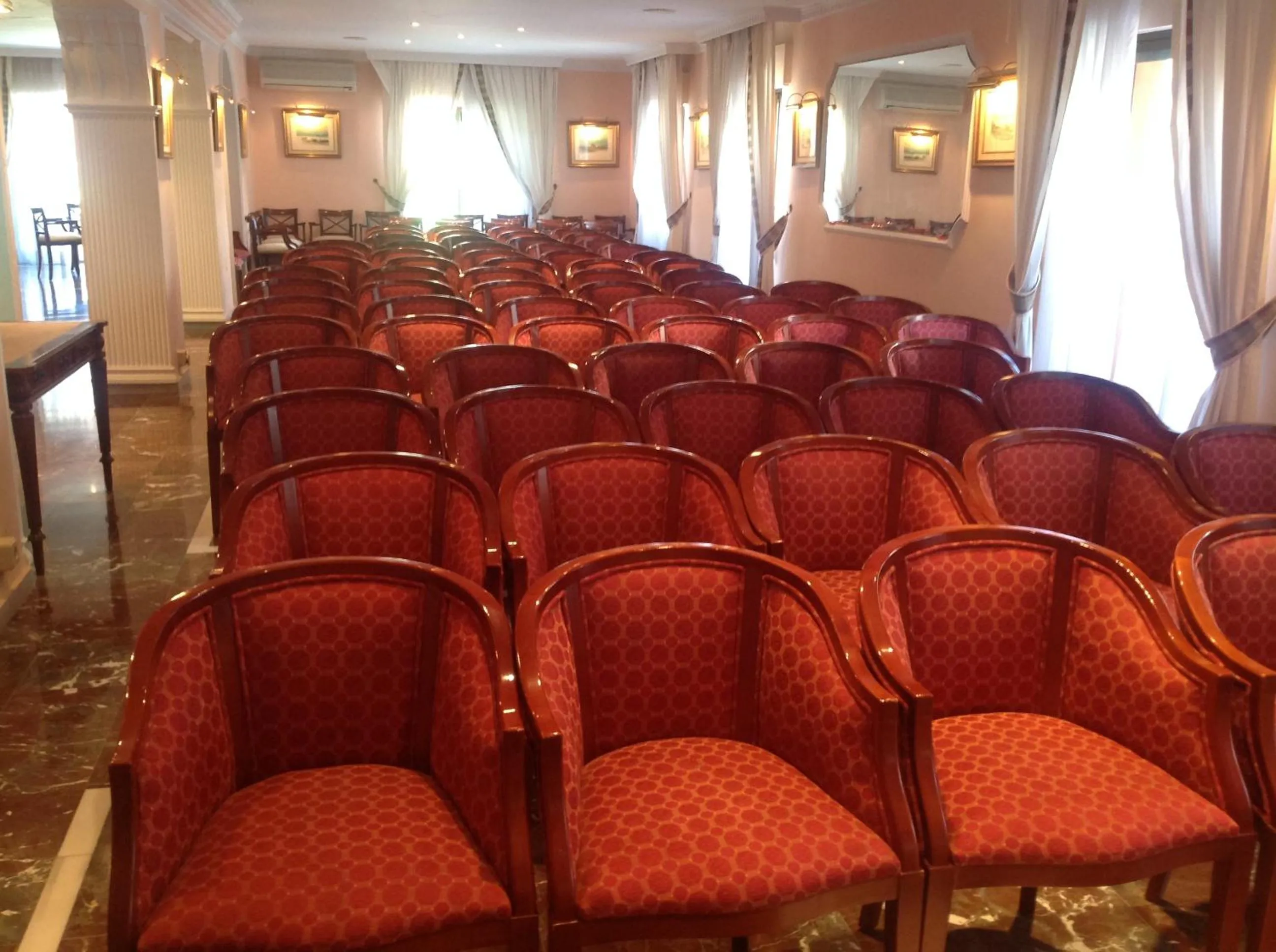 Business facilities in Hotel Sacratif