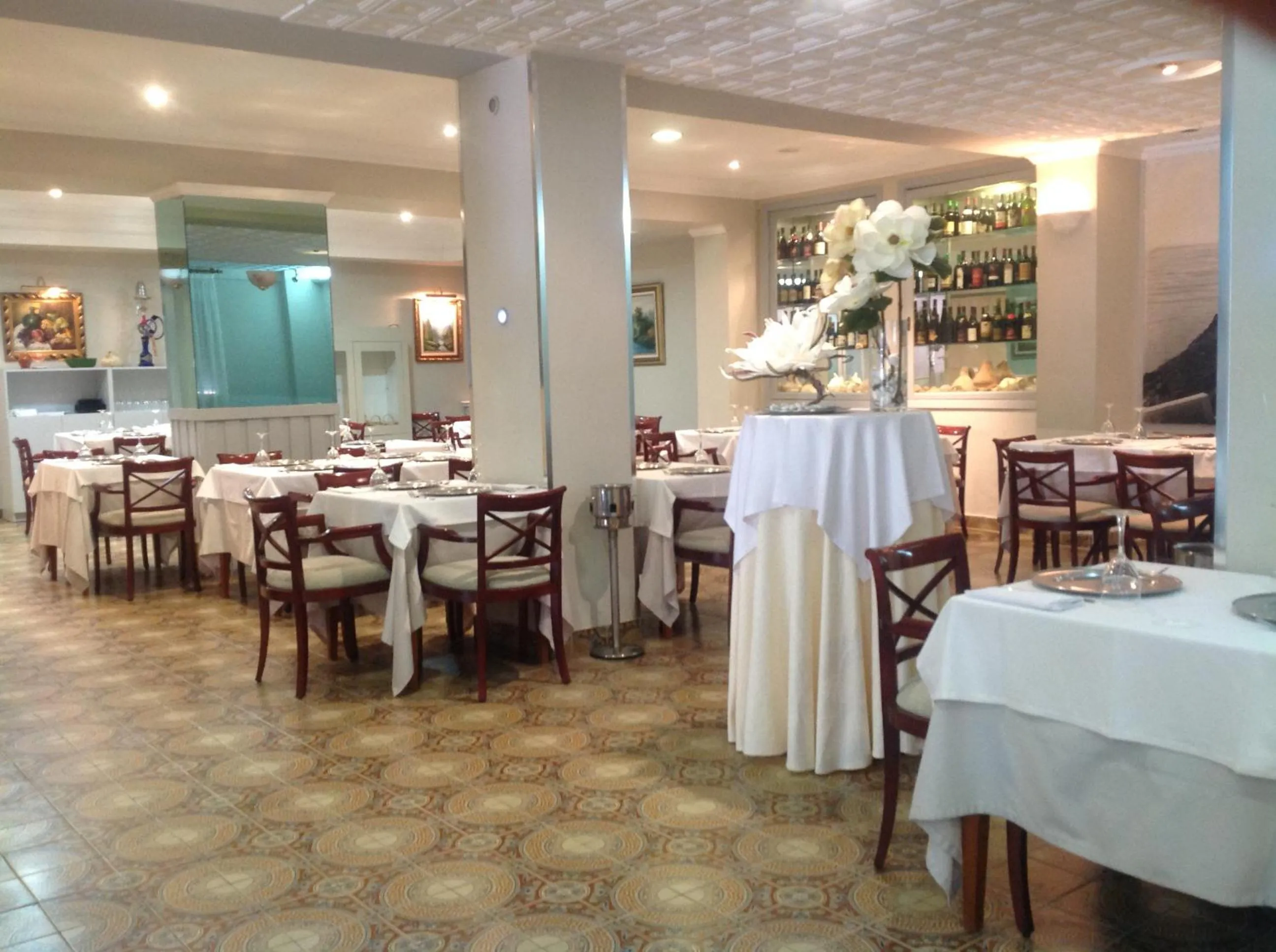 Restaurant/places to eat in Hotel Sacratif