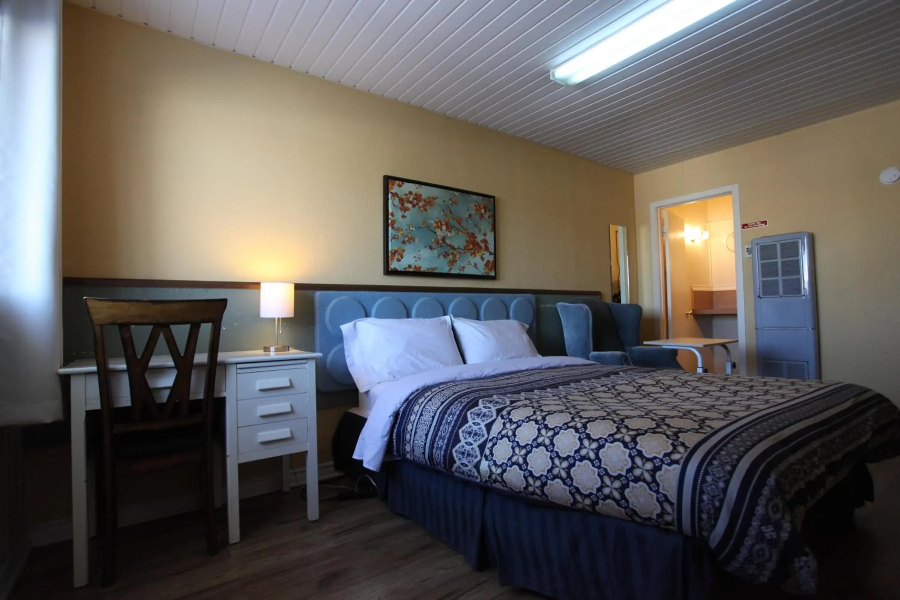 Queen Room in Century II Motel Queen Room in Century II Motel