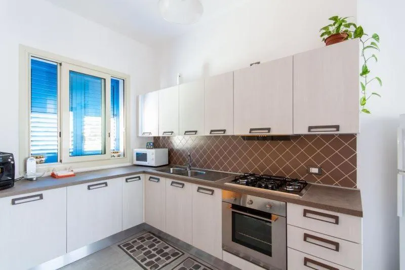 Kitchen or kitchenette in B&B "Perla del Sud"