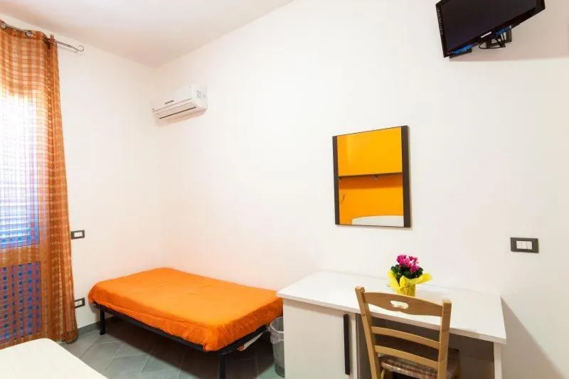 Day, Bed in B&B "Perla del Sud"