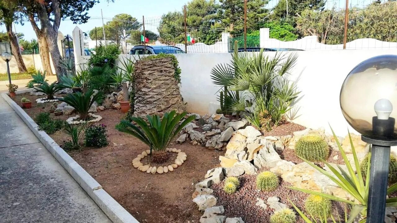 Garden in B&B "Perla del Sud"