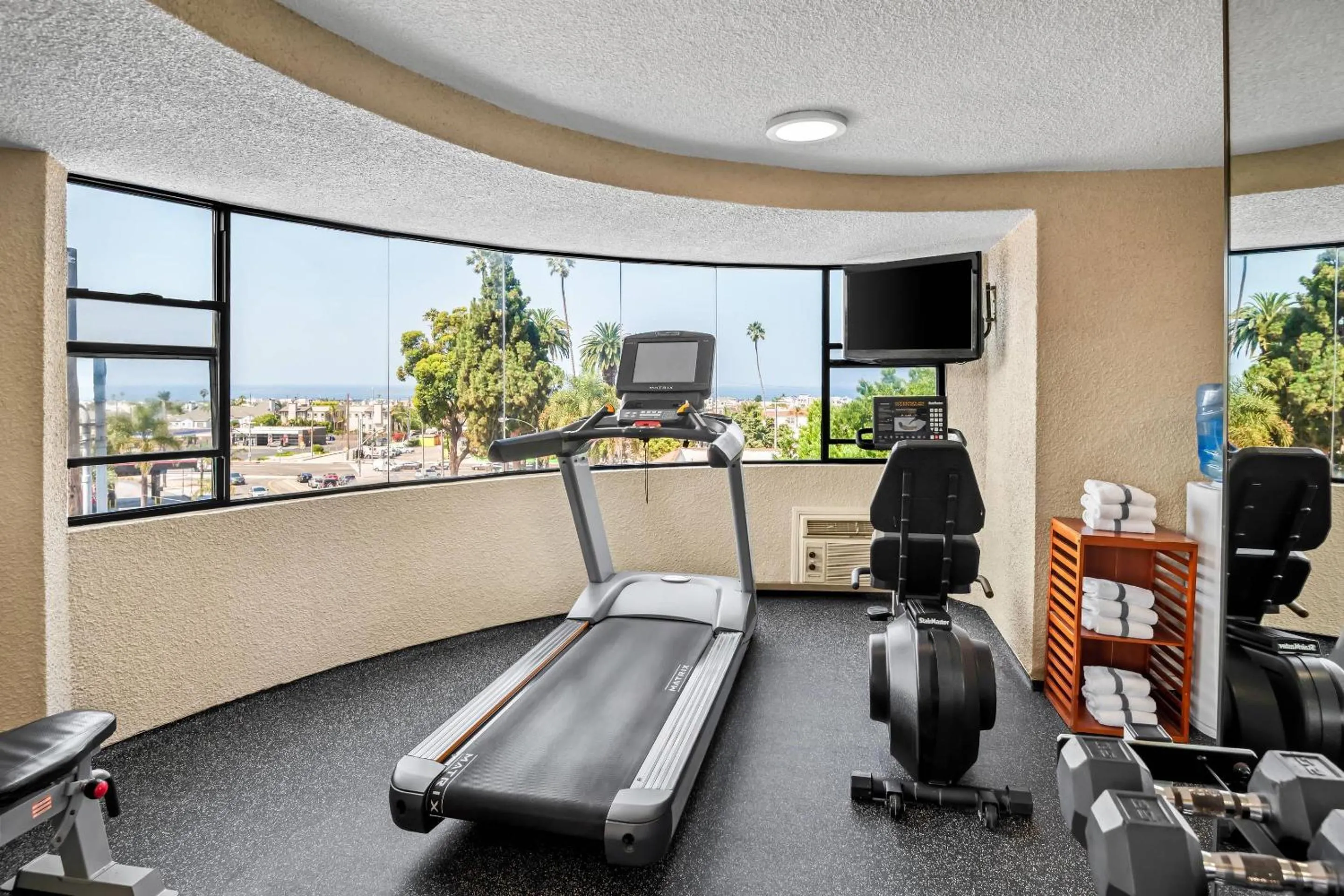 Fitness centre/facilities in Quality Inn & Suites Hermosa Beach