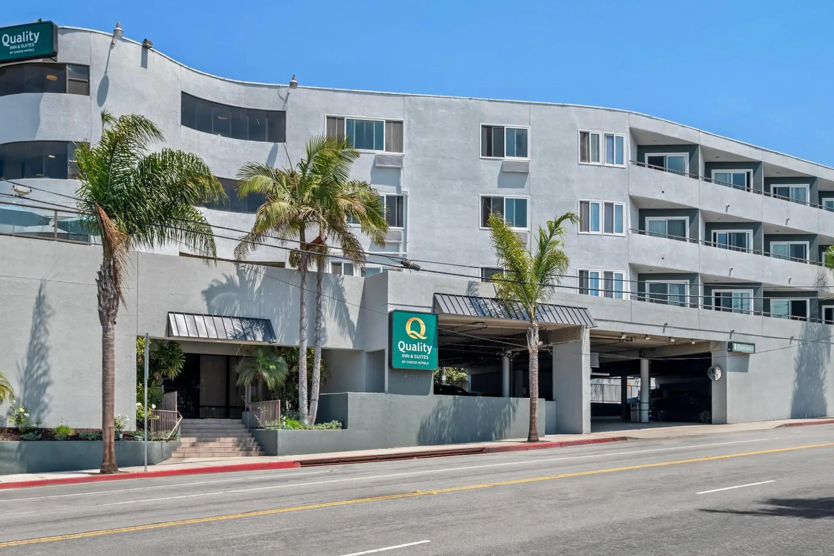 Property building in Quality Inn & Suites Hermosa Beach Property building in Quality Inn & Suites Hermosa Beach