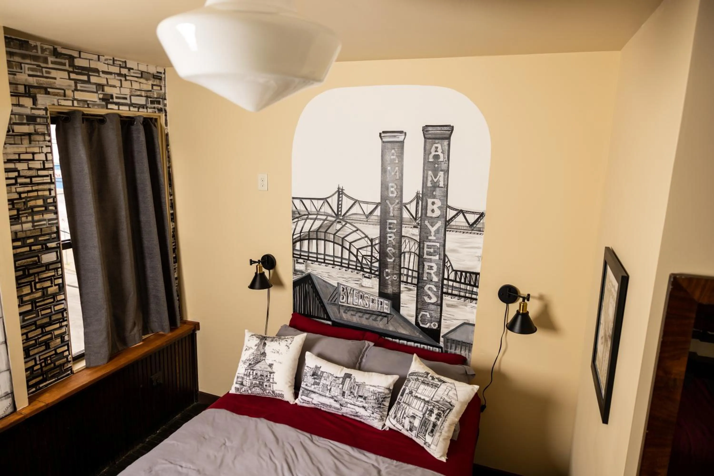 Bed in Traveler's Rest Hotel