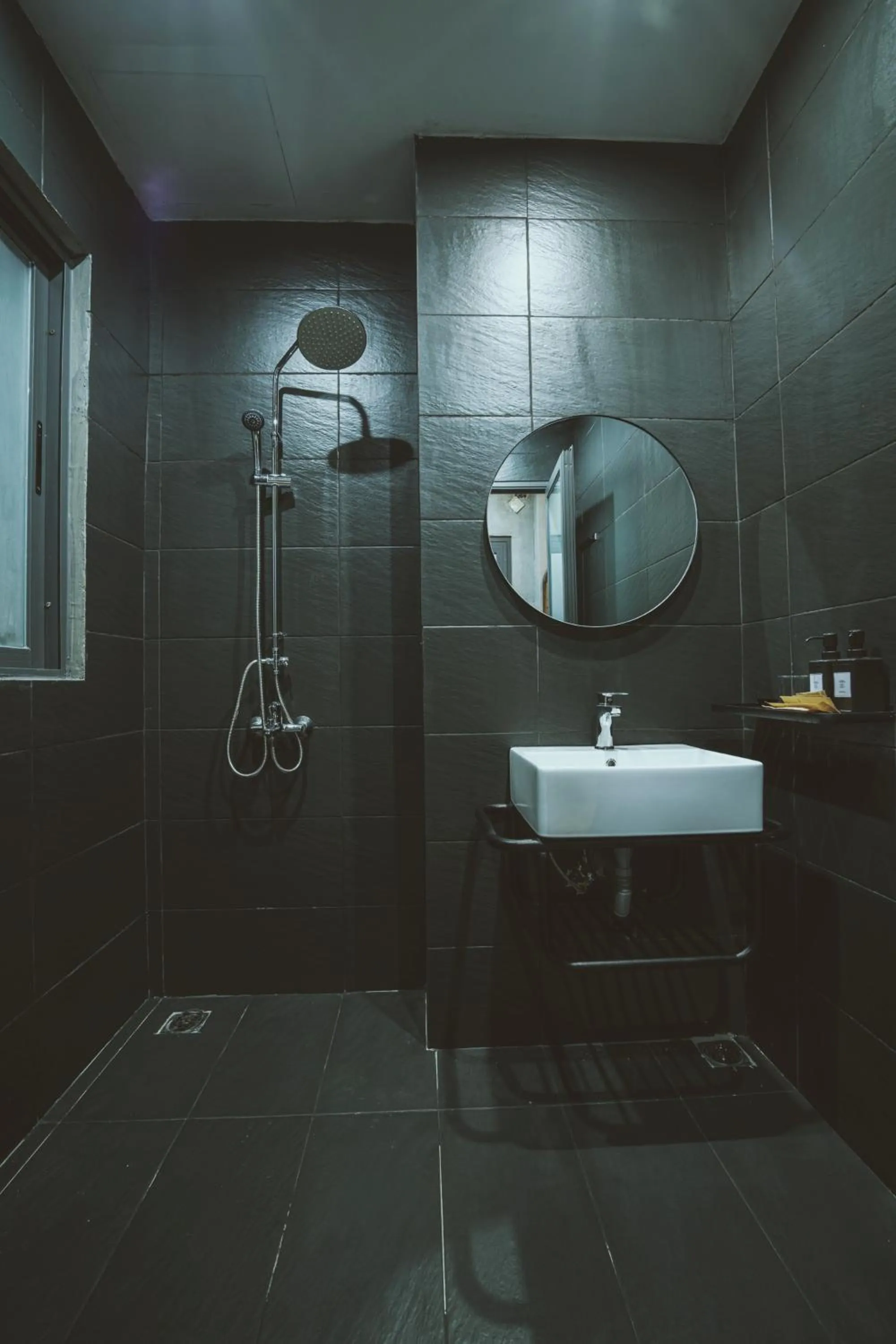 Shower in La Maison Des Délices